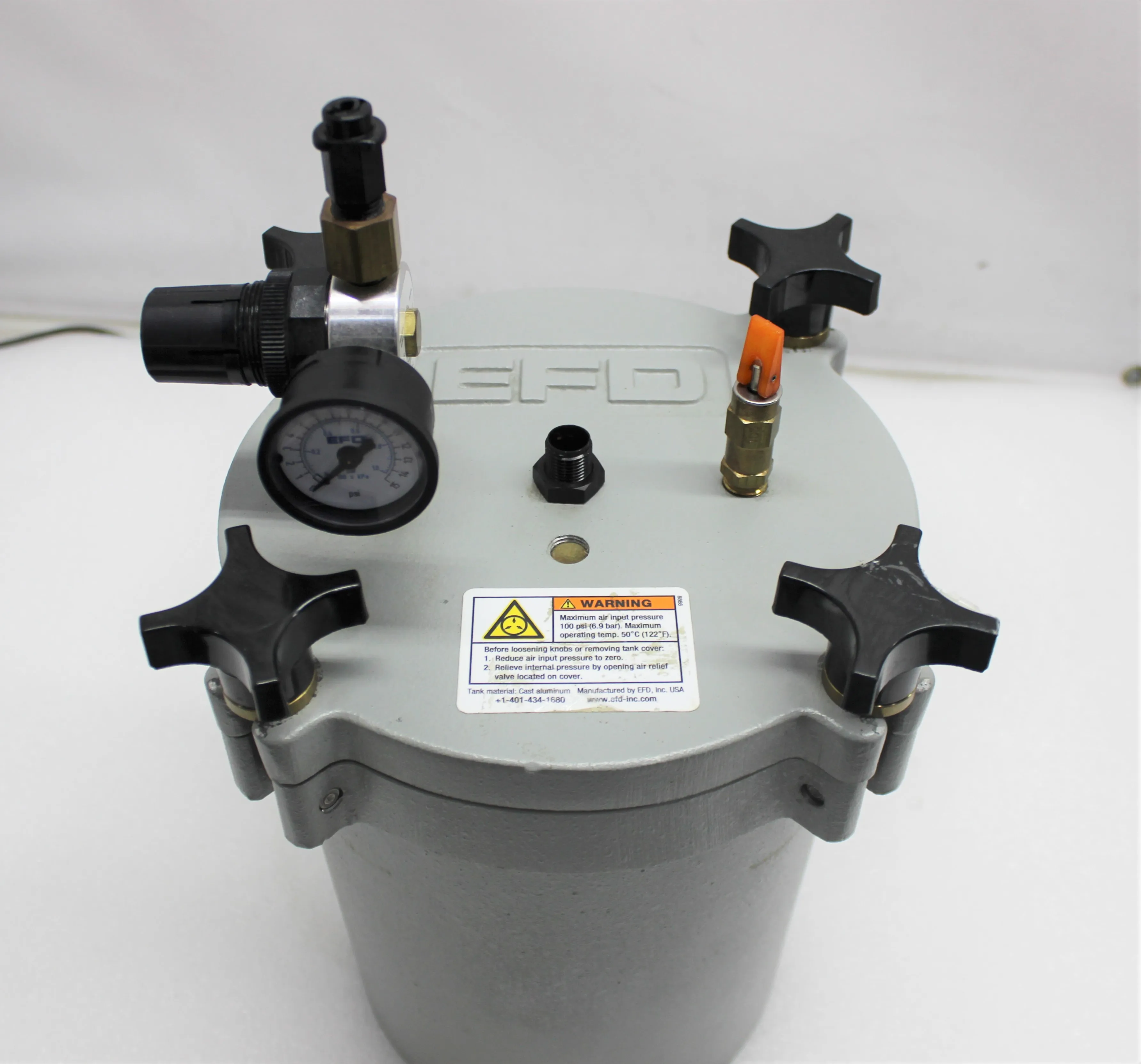 EFD 626DT Series Precision Regulator/Digital Gauge Tank Reservoirs