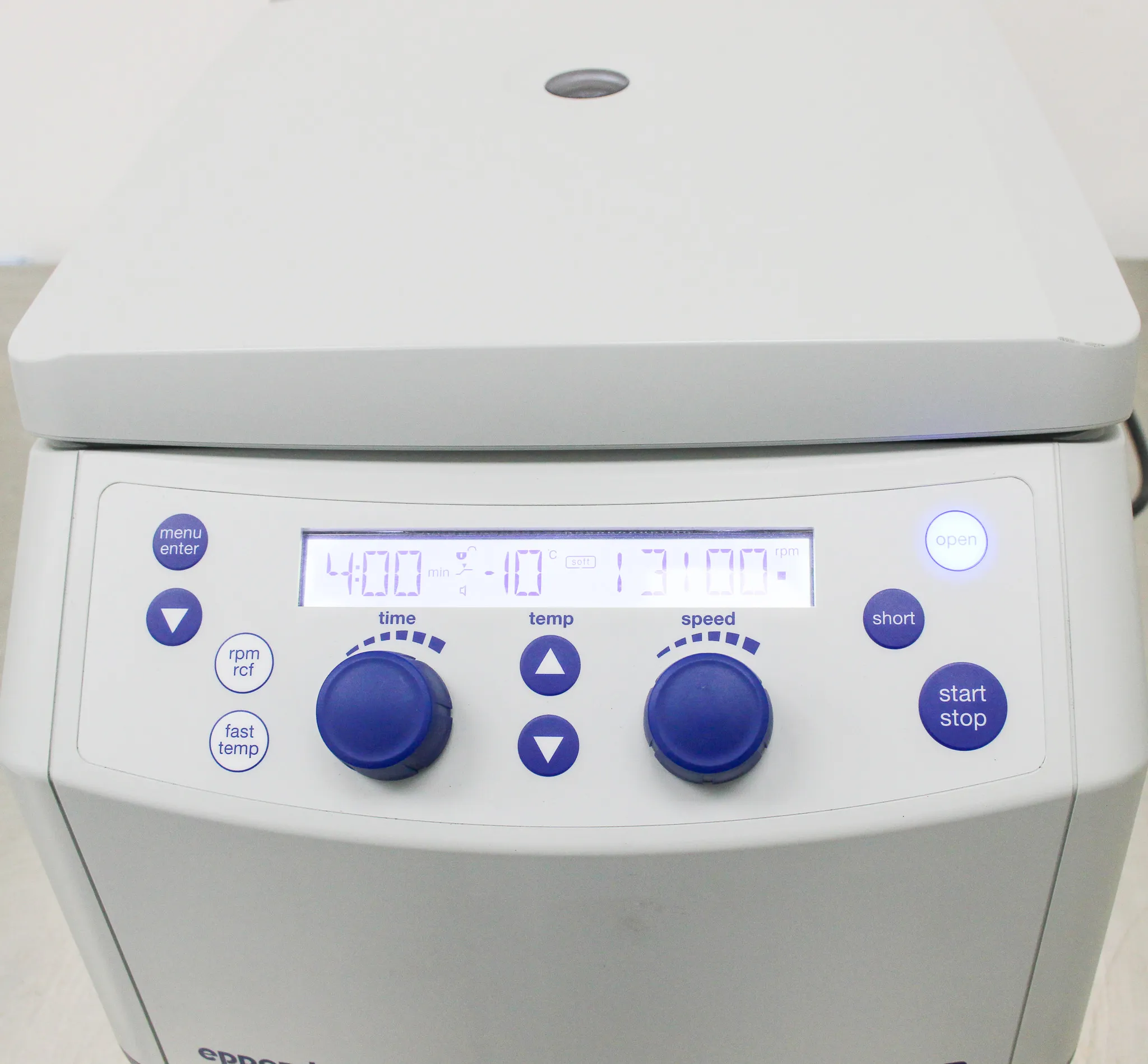 Eppendorf 5425 R Microcentrifuge, Refrigerated Benchtop Centrifuge