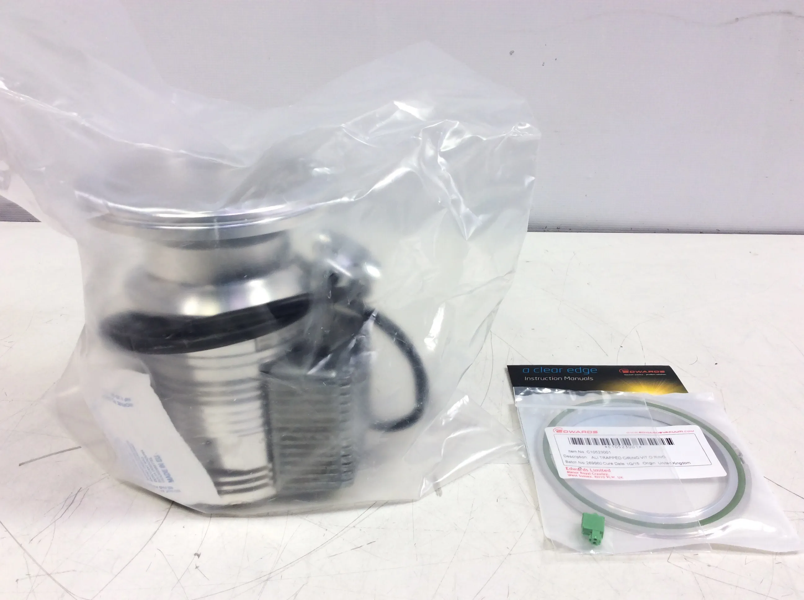 Edwards EXT 75DX 24V Turbo Molecular High Vacuum Pump