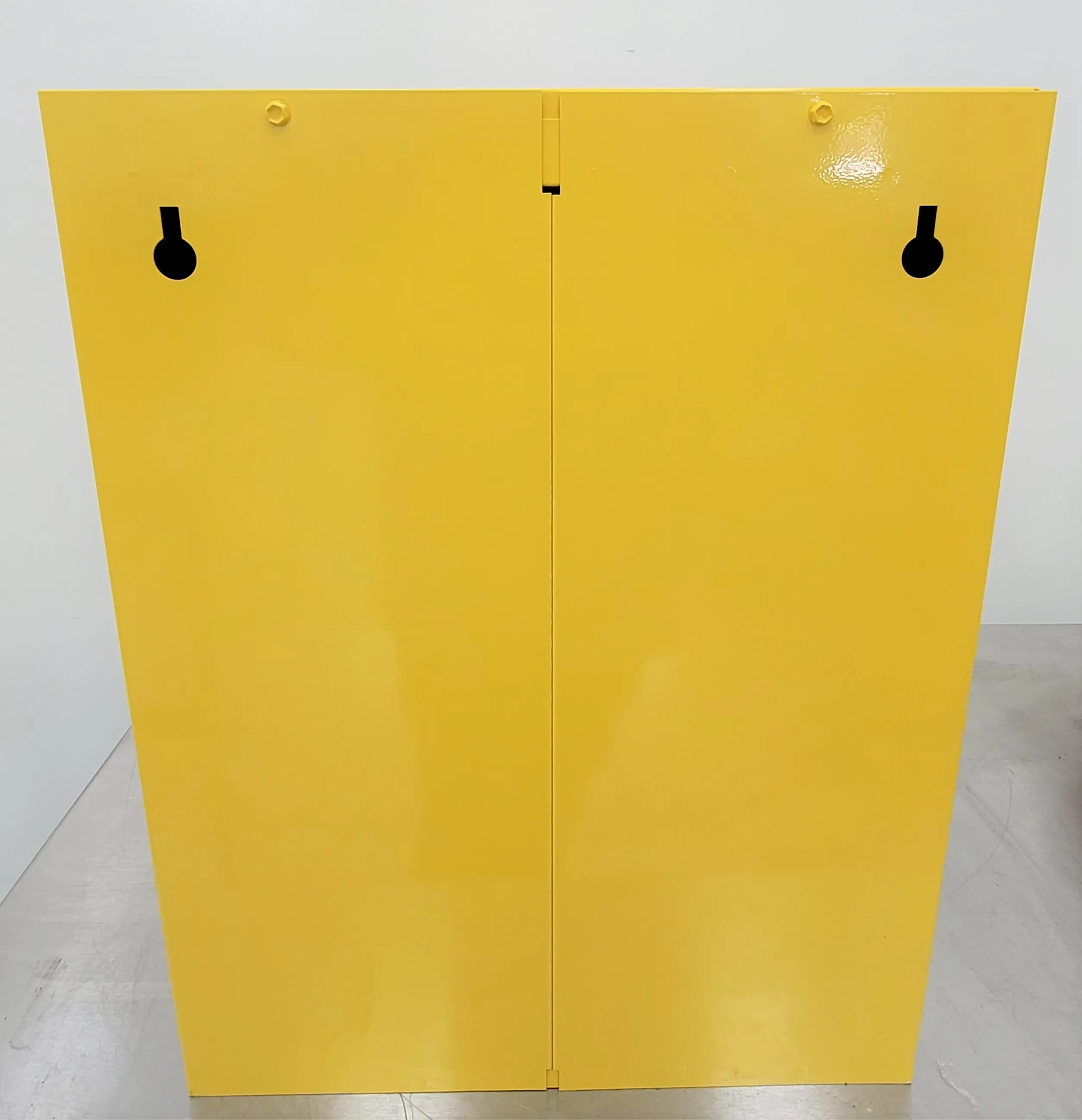 Justrite 890420 Flammable Cabinet 4 Gallon Self Close Door