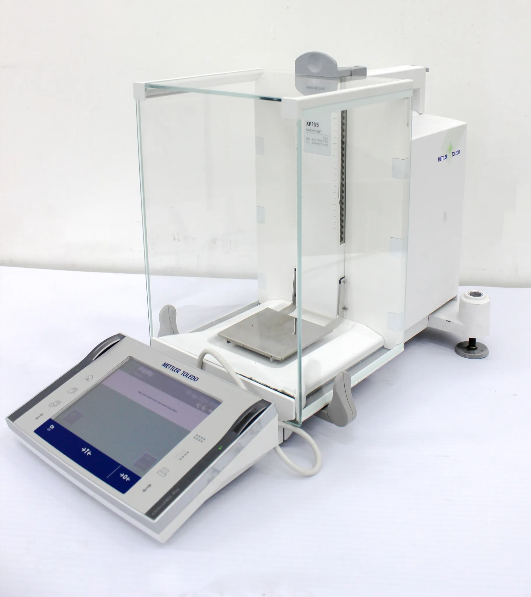 Mettler Toledo XP105DR Analytical Balance Scale