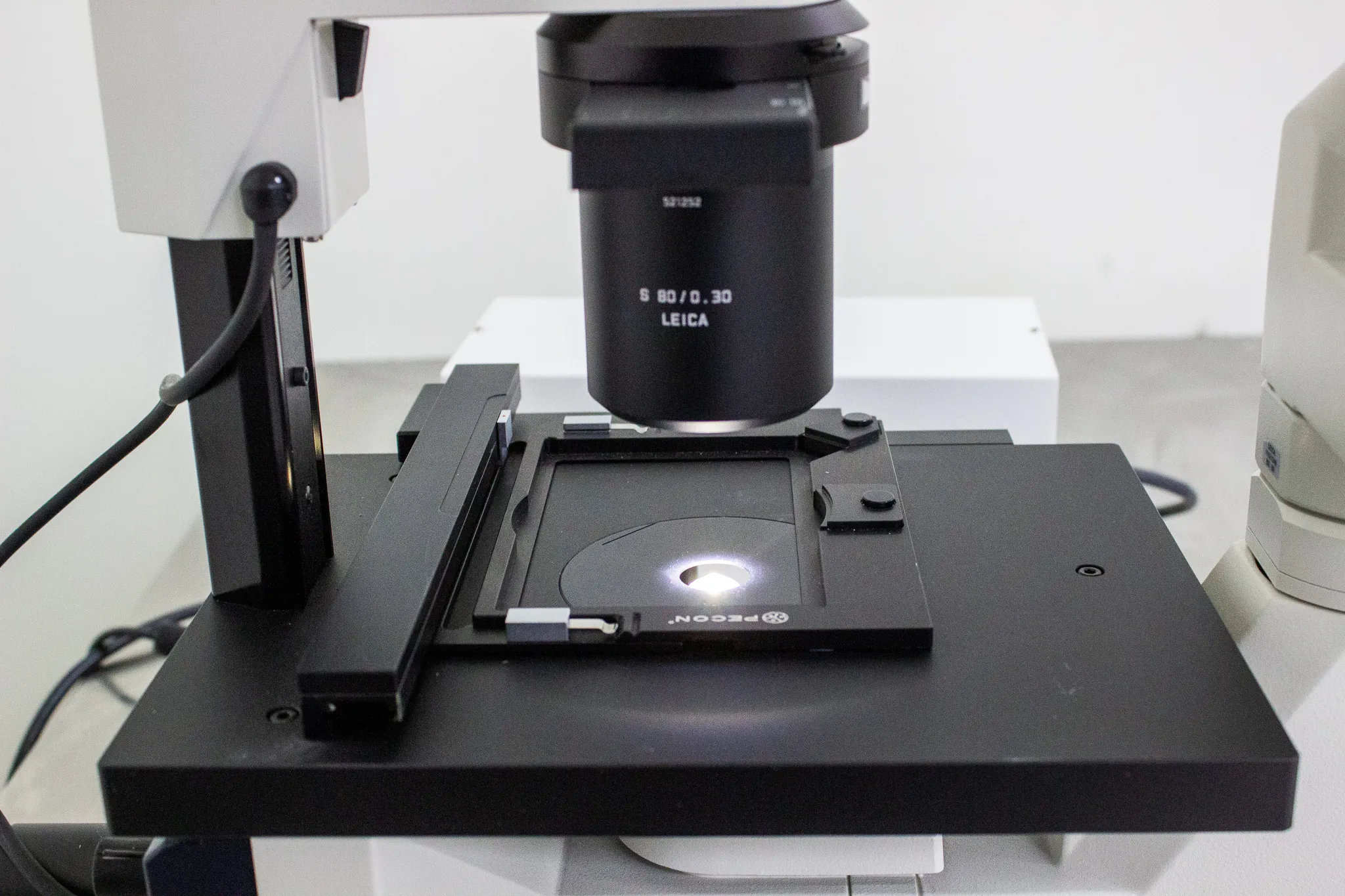 Leica DMIL LED Fluo Inverted Fluorescence Microscope w/ DFC7000 GT Camera