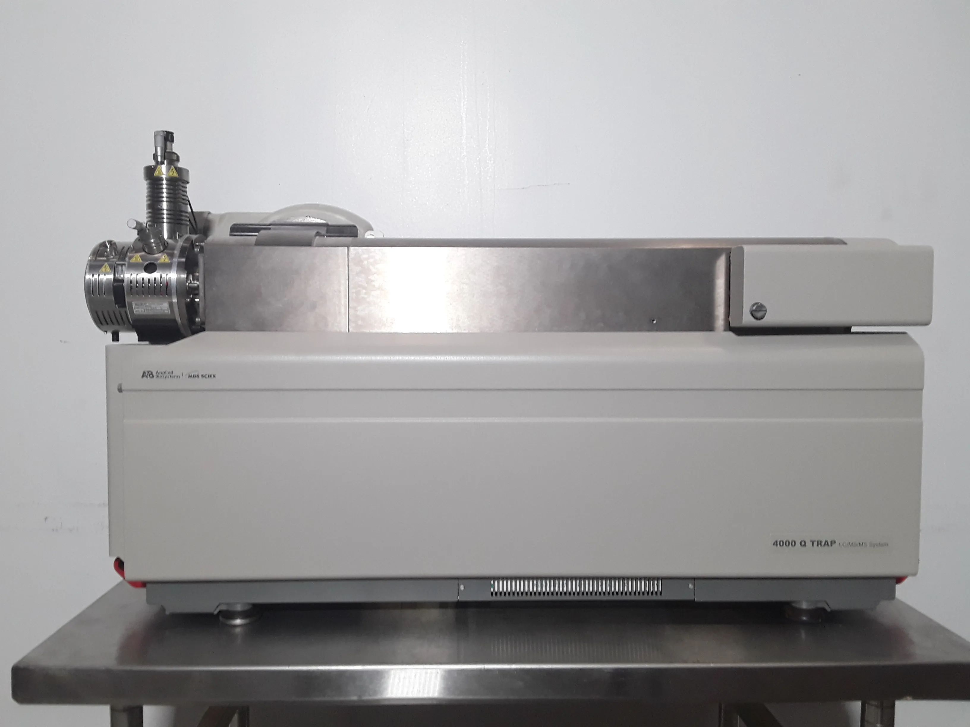 Applied Biosystems 4000 QTRAP Hybrid Triple Quadrupole LIT Mass Spectrometer with Linear Ion Trap