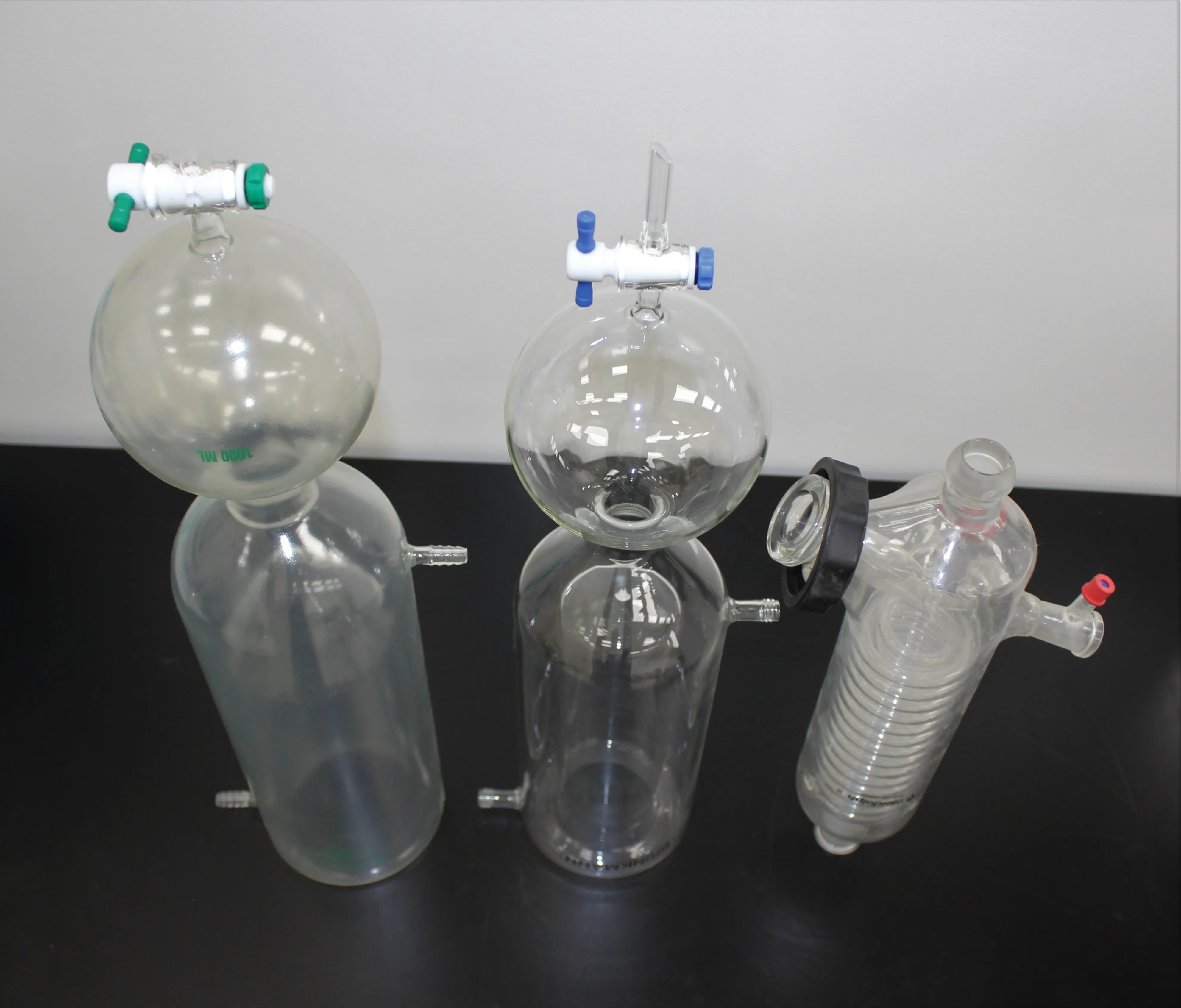 Chemglass Miscellaneous box with Giant Tube Funnel attachments