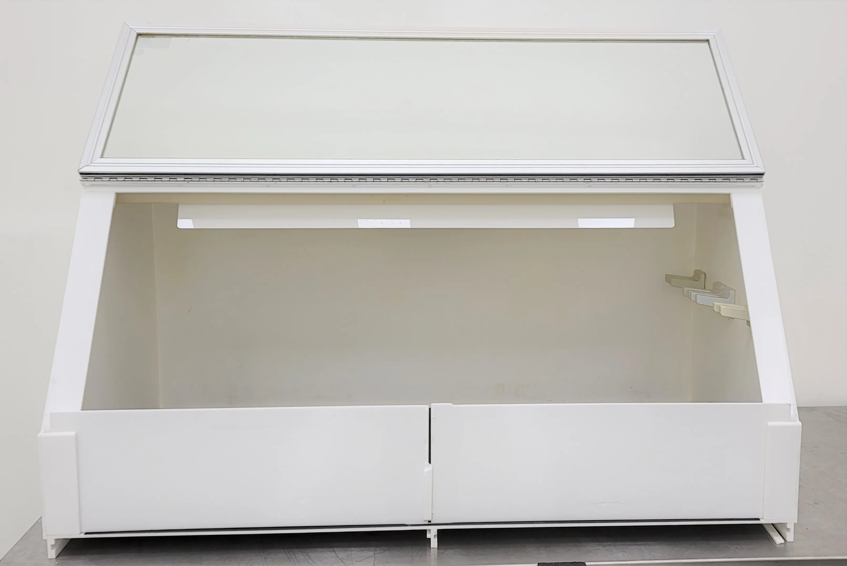 Used C.B.S. Scientific P-048-202 PCR Enclosure Hood