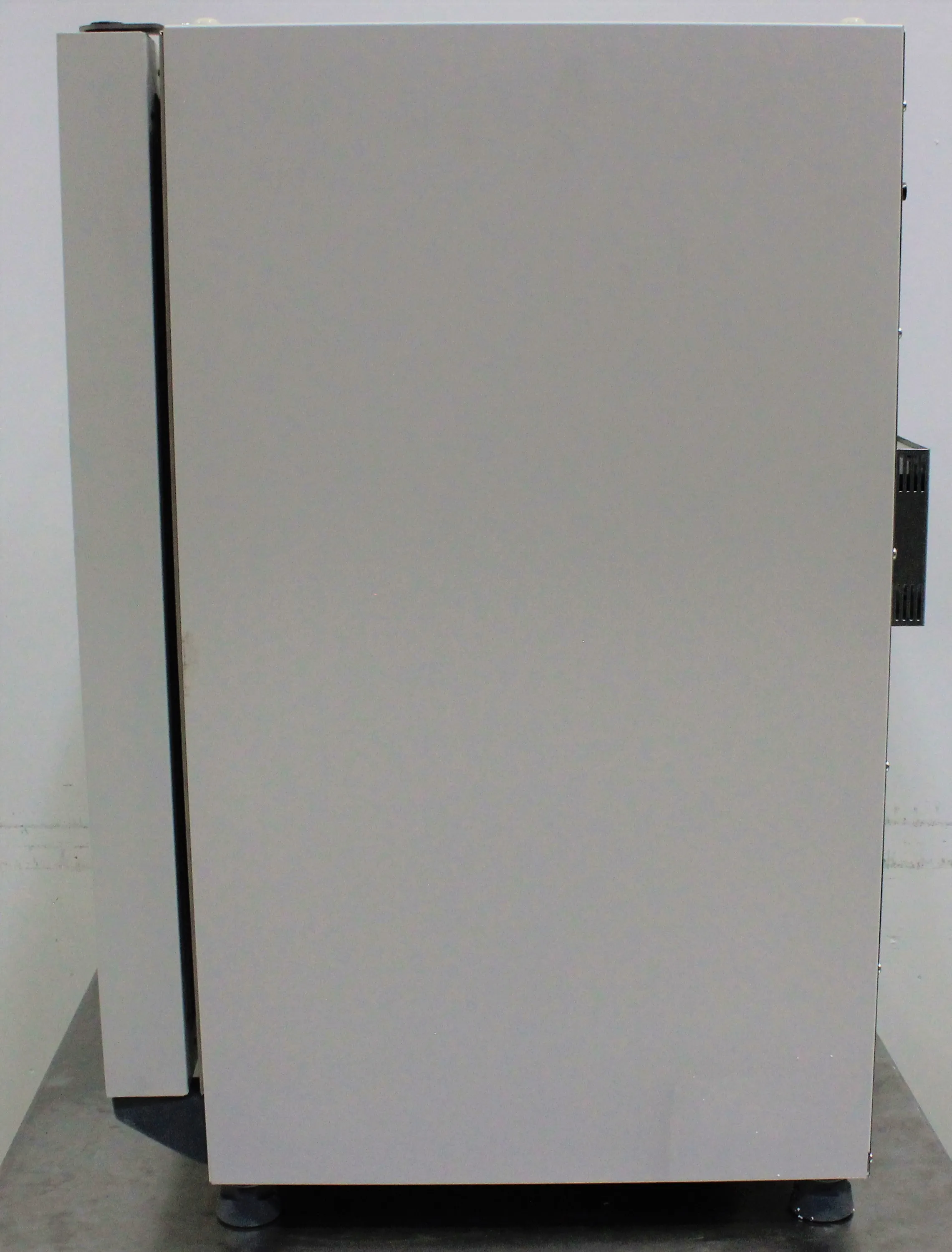 Thermo Fisher 51028067 Microbiological Incubator