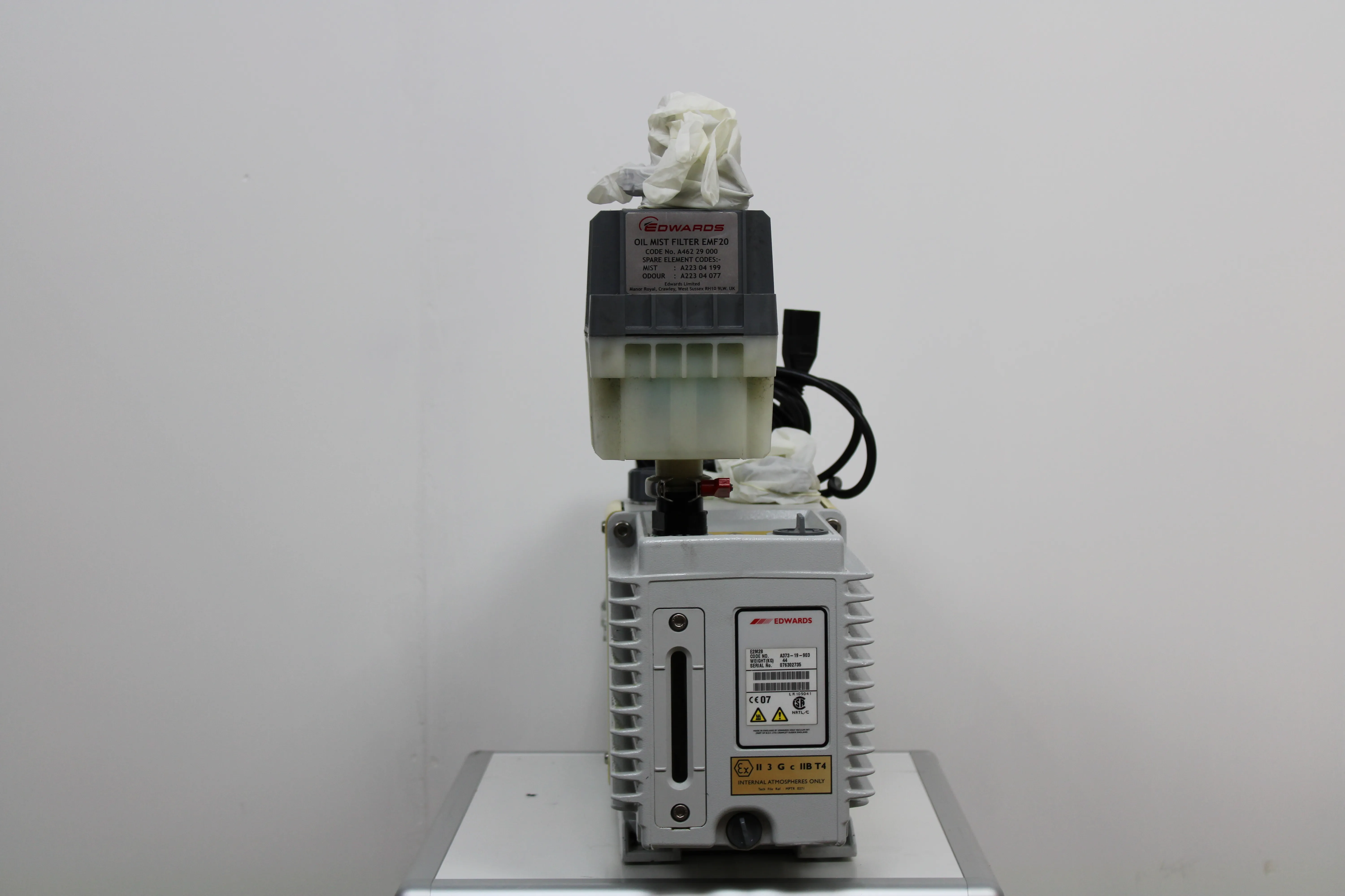 Edwards E2M28 Oil-Sealed Rotary Vacuum Pump 230V 50/60Hz