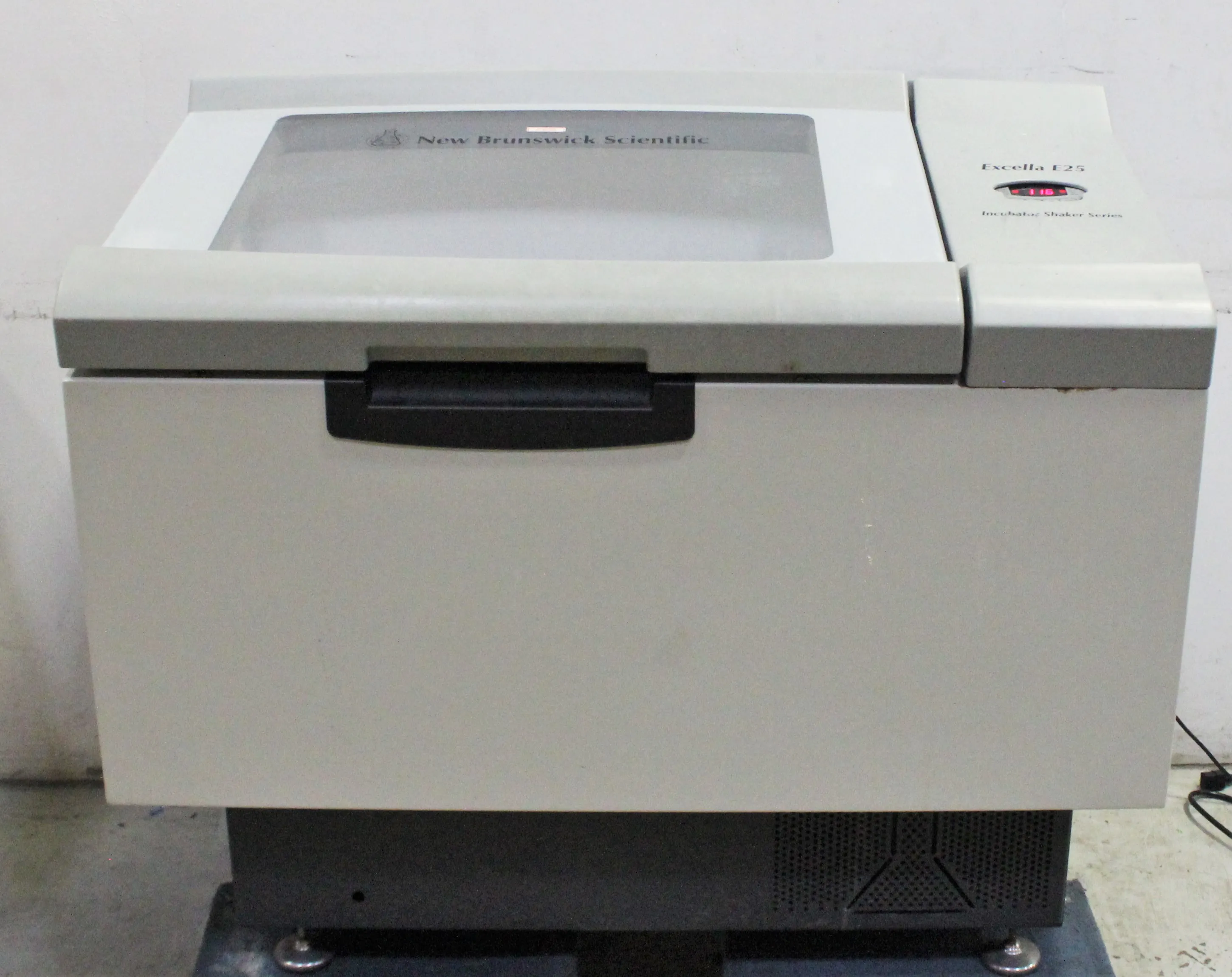 Used New Brunswick Excella E25R Incubator Shaker 120V 60Hz US 30-Day Warranty