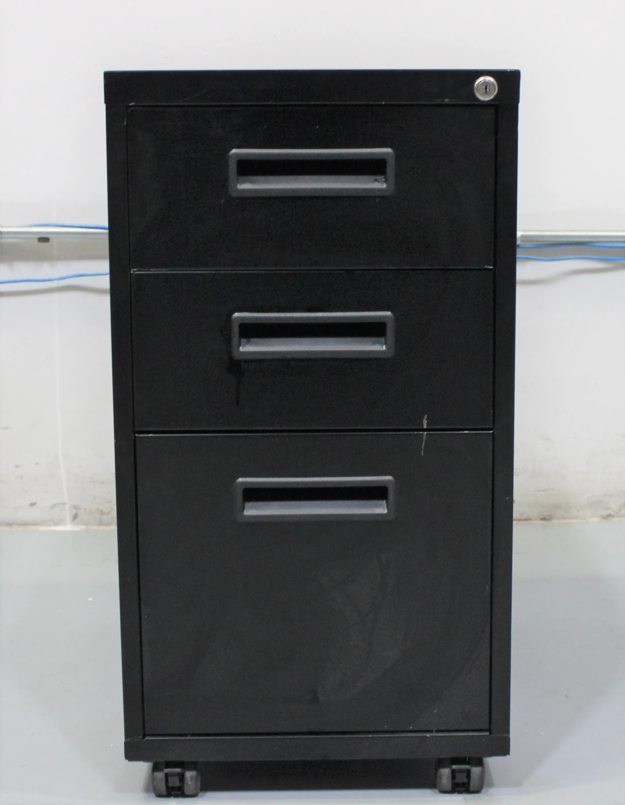 Hon 1600 Mobile File Cabinet w/ 3 Drawers - Used Lab Equipment