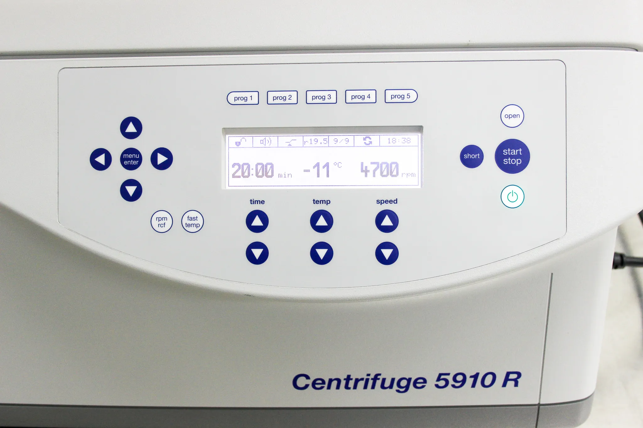 Eppendorf 5910 R Refrigerated Benchtop Centrifuge with S-4x750 Rotor