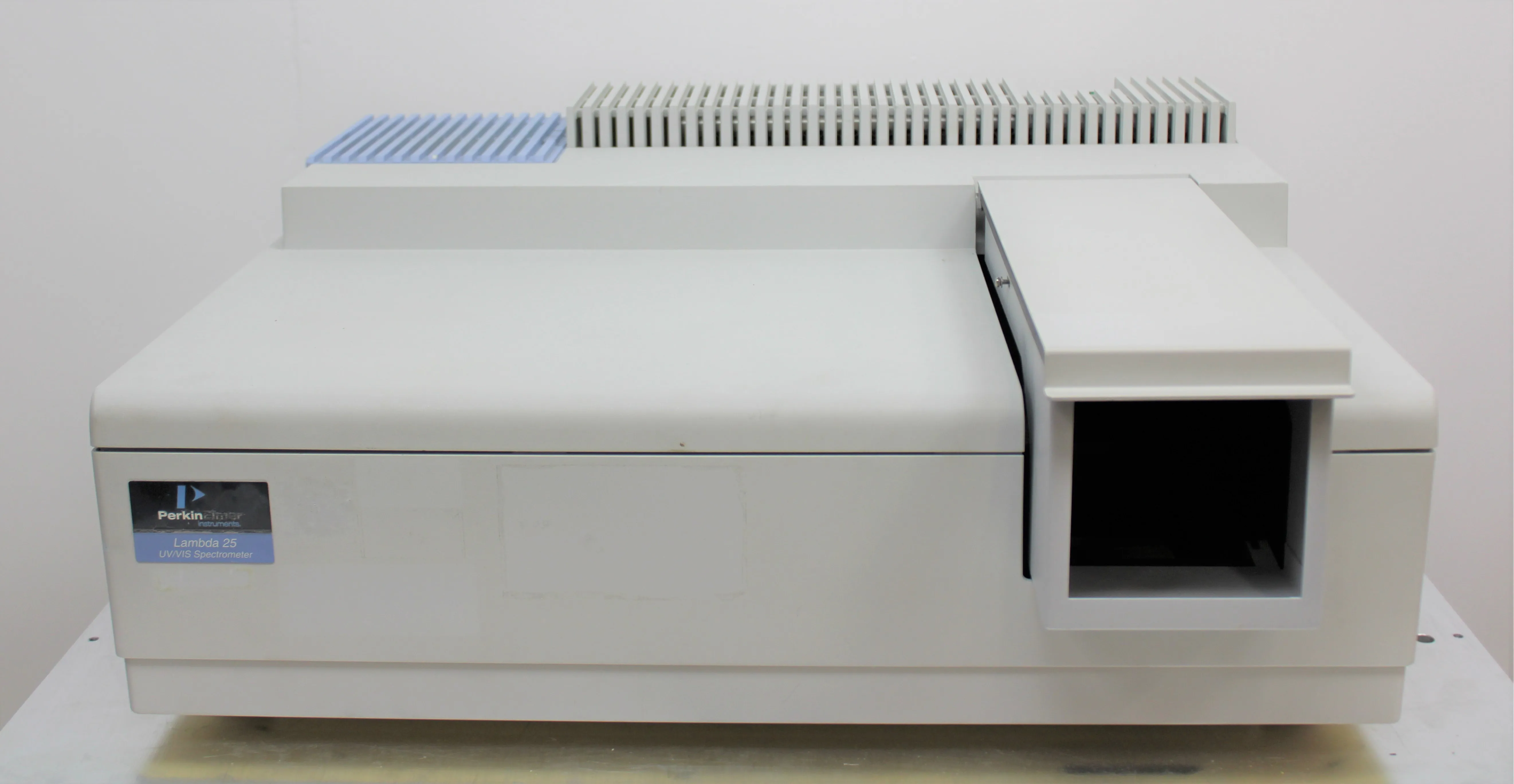 Perkin Elmer Lambda 25 UV/VIS Spectrometer