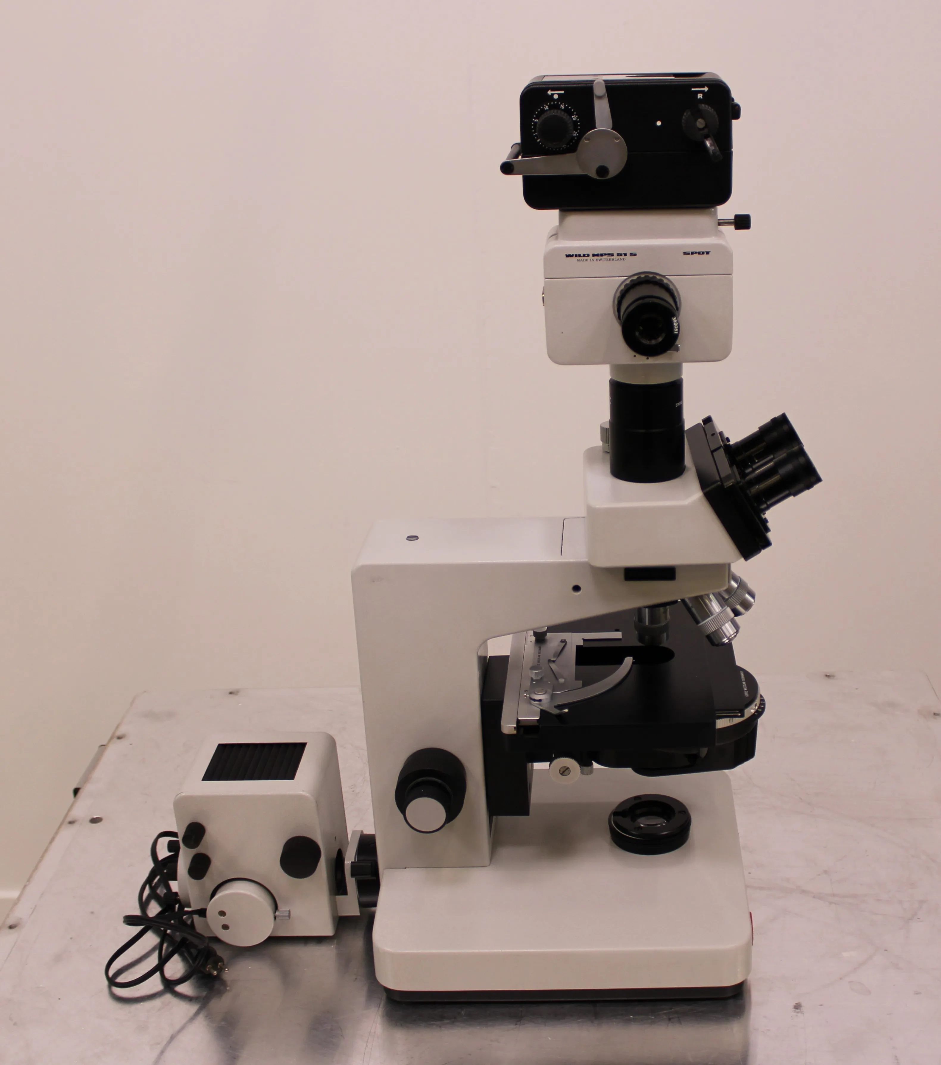 Leitz Dialux 20 Microscope with WILD MPS 51 S SPOT Camera