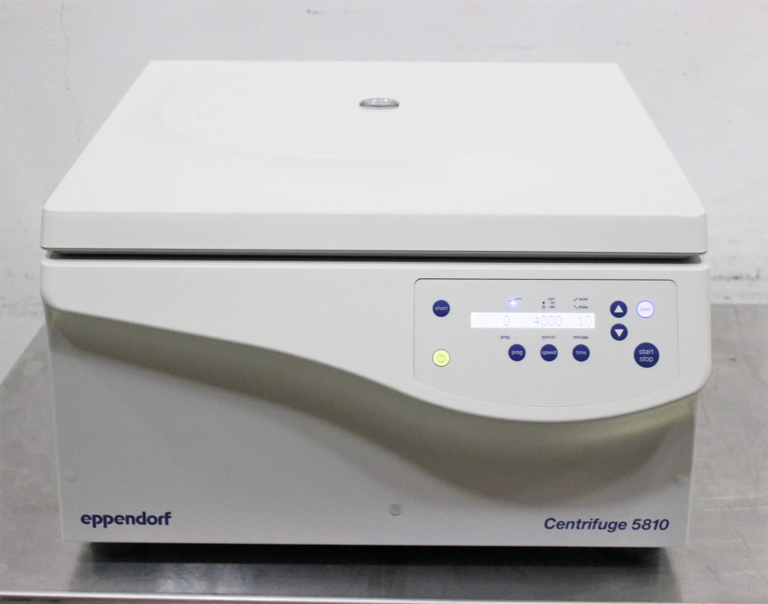 Eppendorf 5810 Benchtop Centrifuge - Used