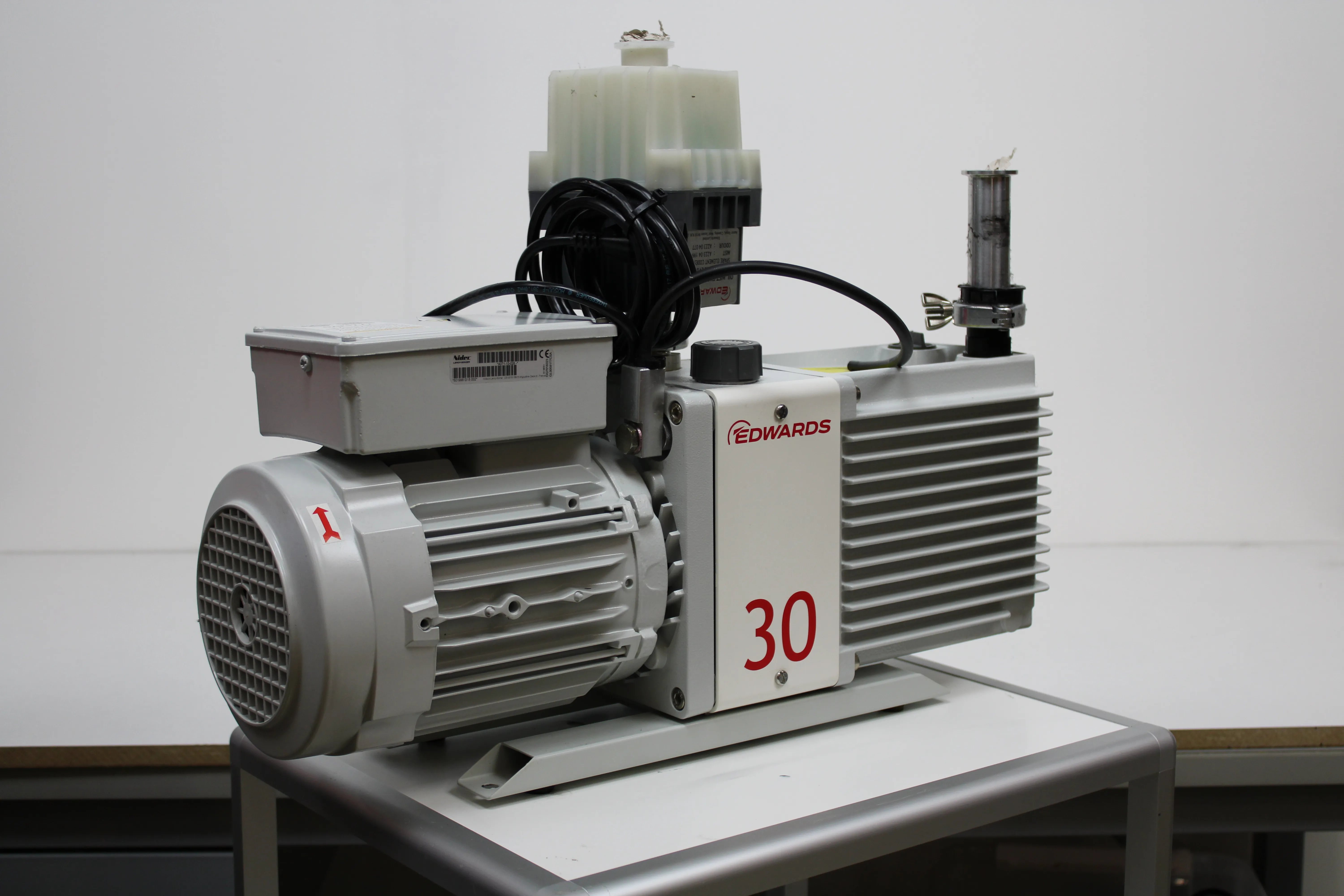 Edwards E2M30 Rotary Vane Vacuum Pump A37415903 230V 50/60Hz