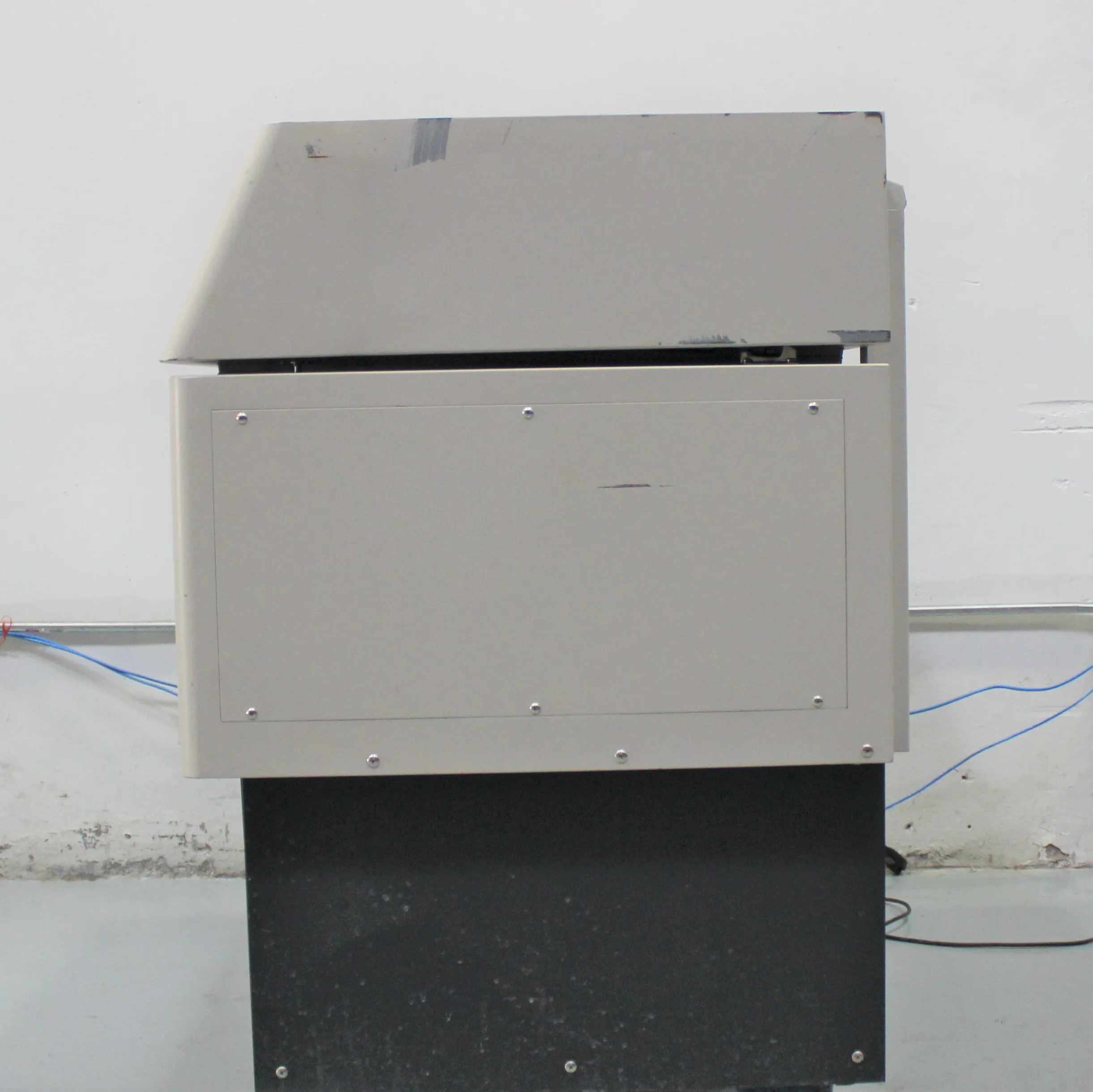 Innova 4300 Incubator Shaker 120V - Used