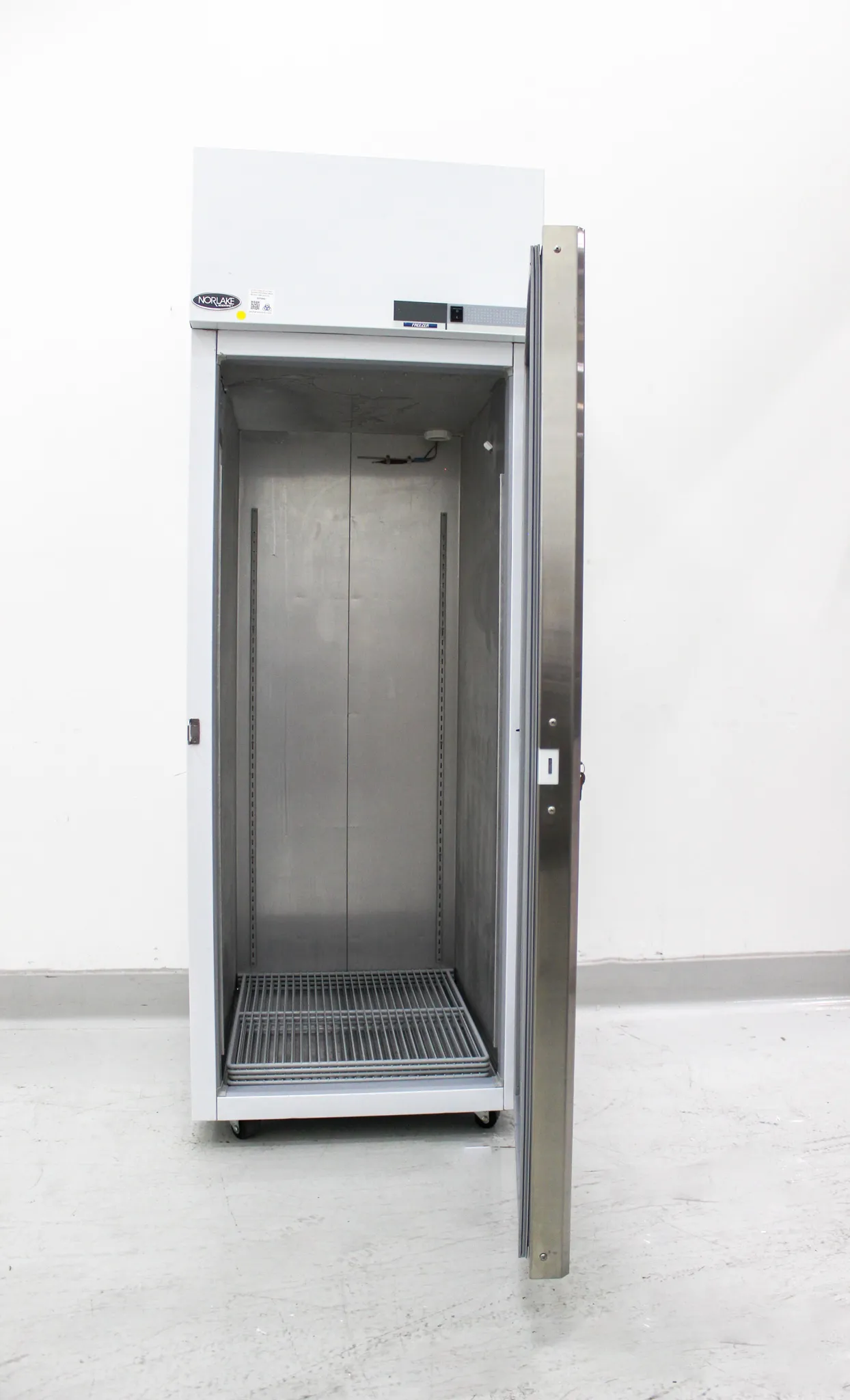 Norlake Scientific NSLF241WMW/0M Freezer 24 cu ft. with Casters