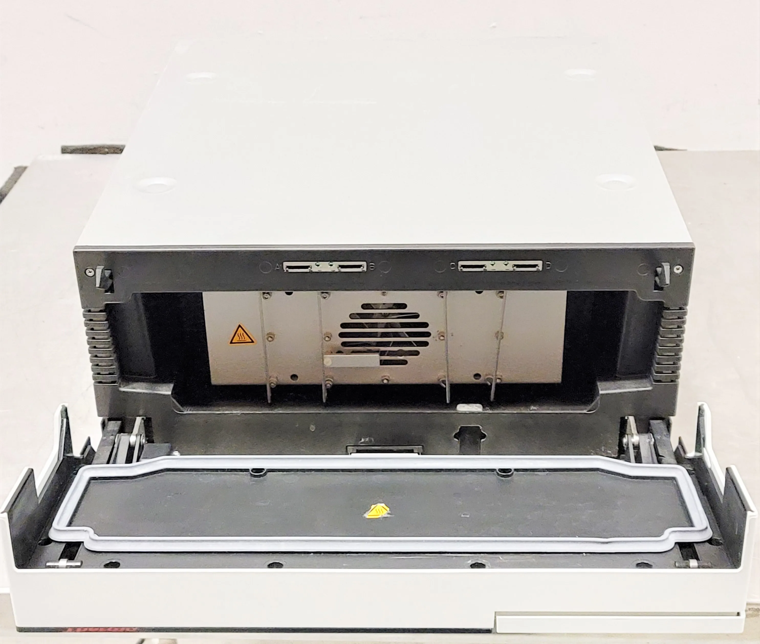 Thermo Scientific Dionex UltiMate TCC-3000RS Rapid Separation Column Compartment HPLC FPLC GC CE