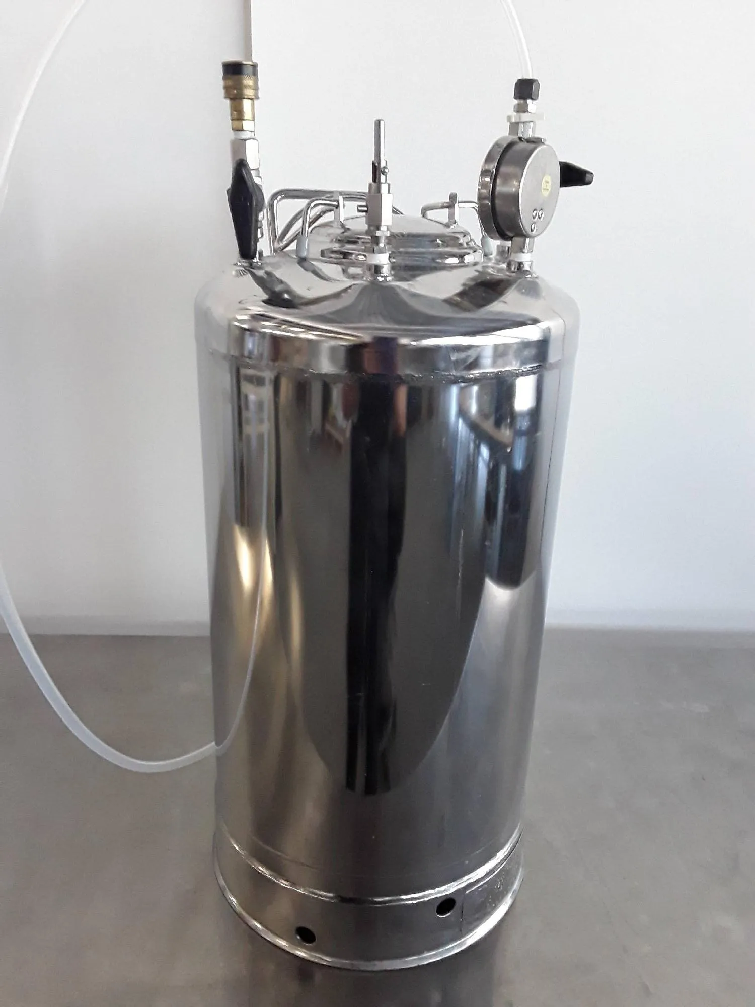 Alloy Products Corp Pressure Tank - Used Lab Equipment 115PSI / 100F Degrees