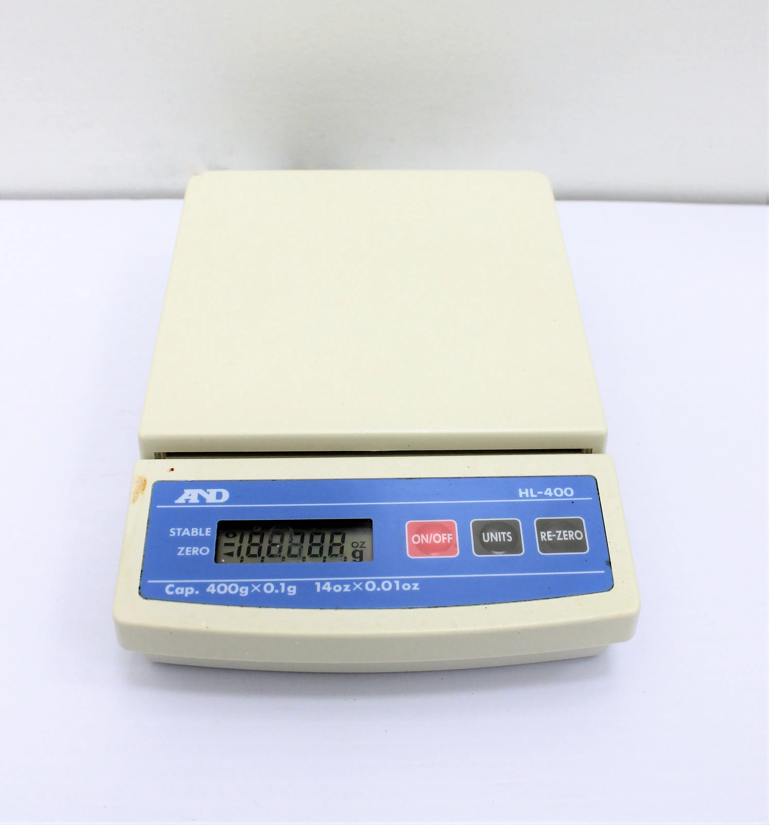 A&D HL-400 Portable Compact Scale, 400g Capacity, 0.1g Readability