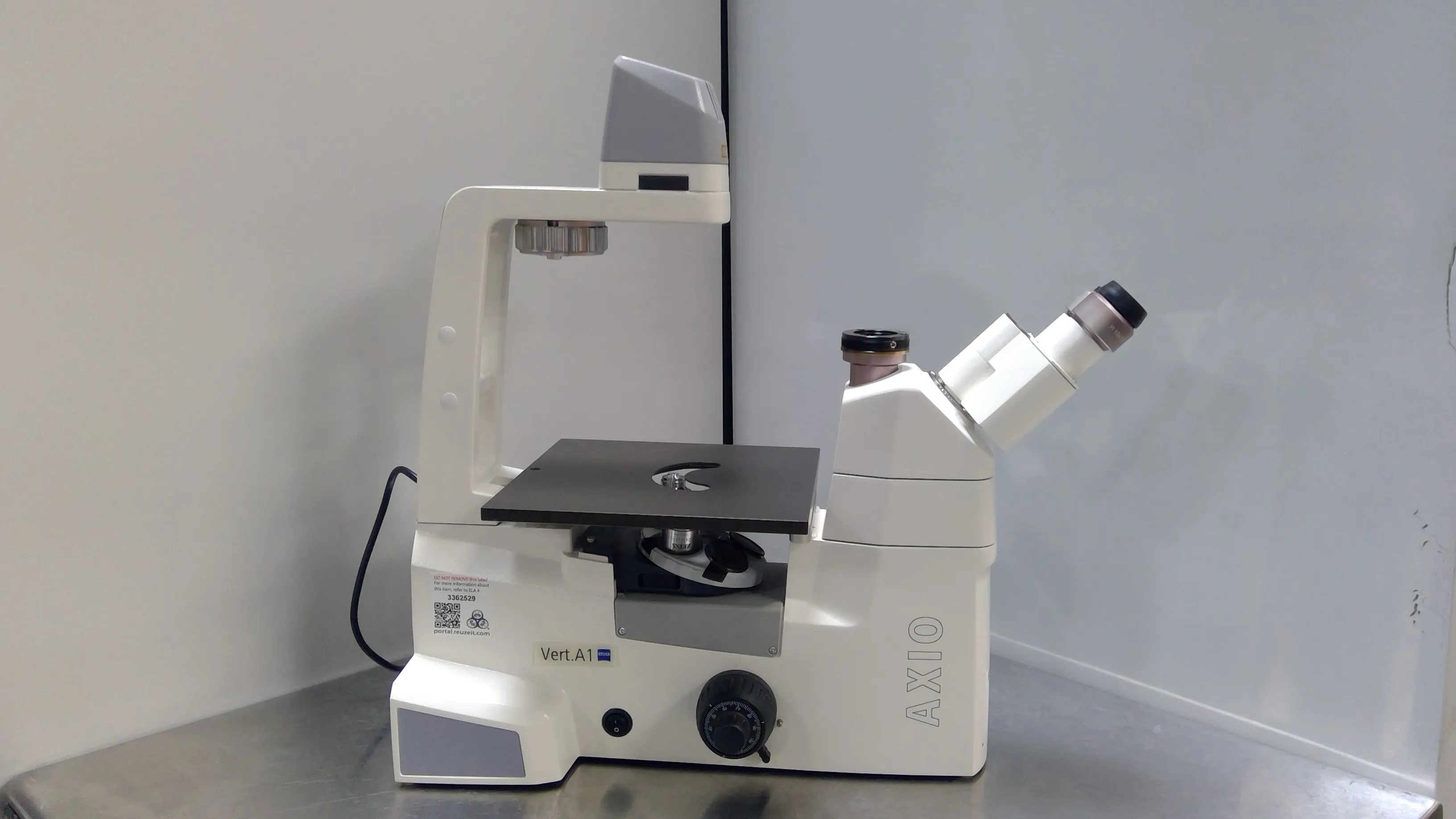 ZEISS Axio Vert.A1 Inverted Microscope with Objectives 10x, 20x, 40x