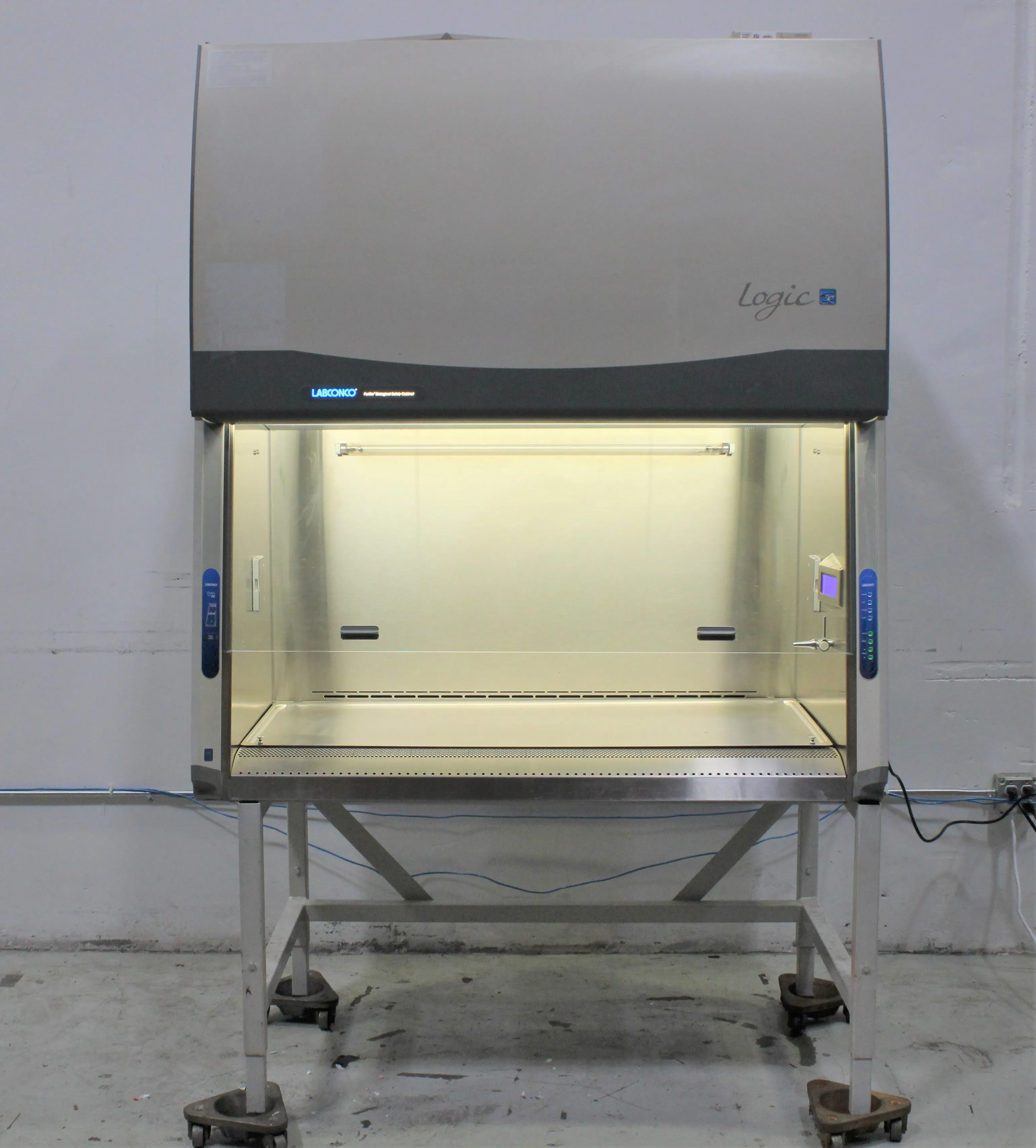 Labconco 3440009 - Biosafety Cabinet - Used Glassware Chemical Lab Equipment 120V/220V 50Hz/60Hz