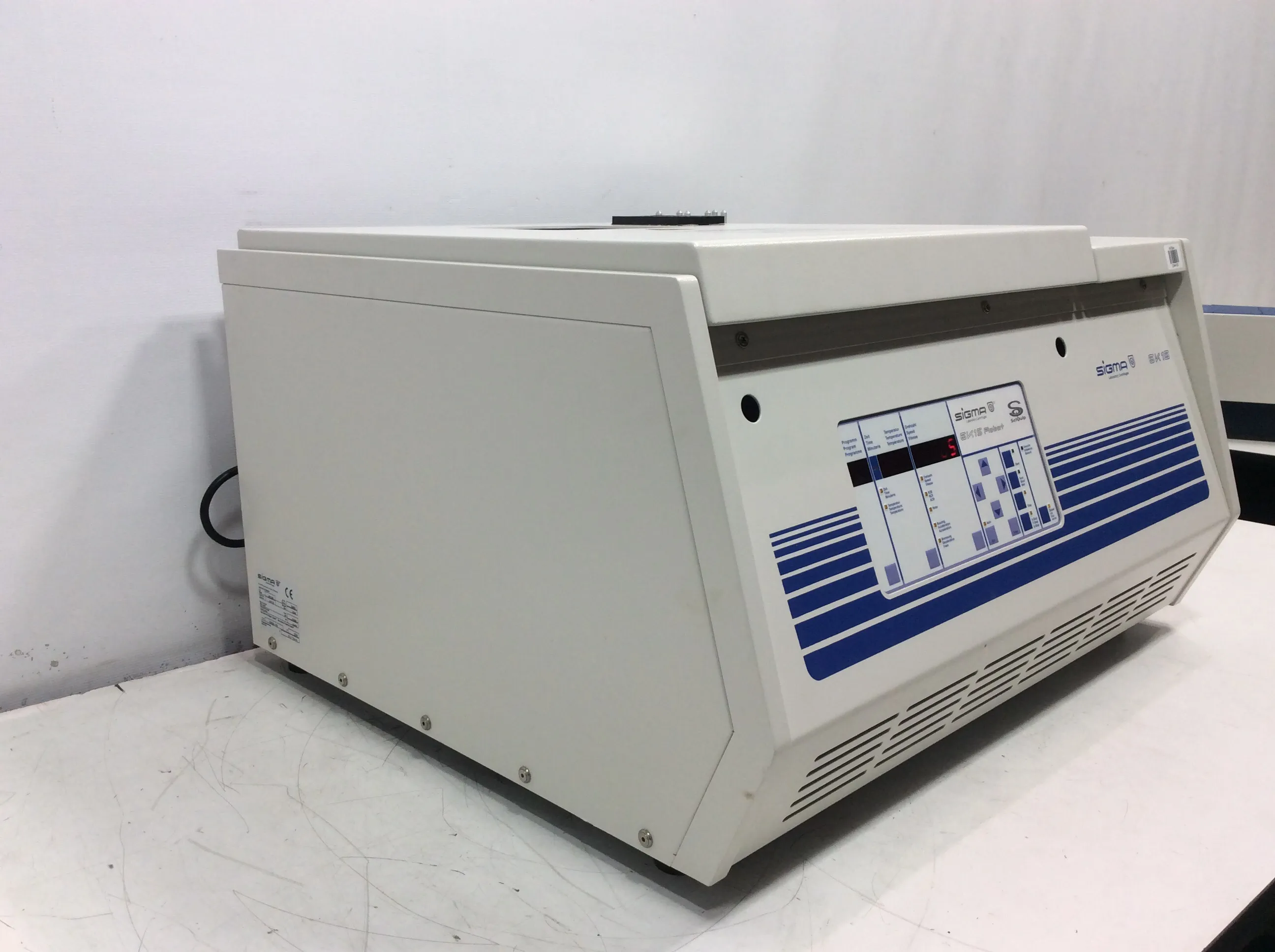 Sigma 6K15 Robot Benchtop Centrifuge