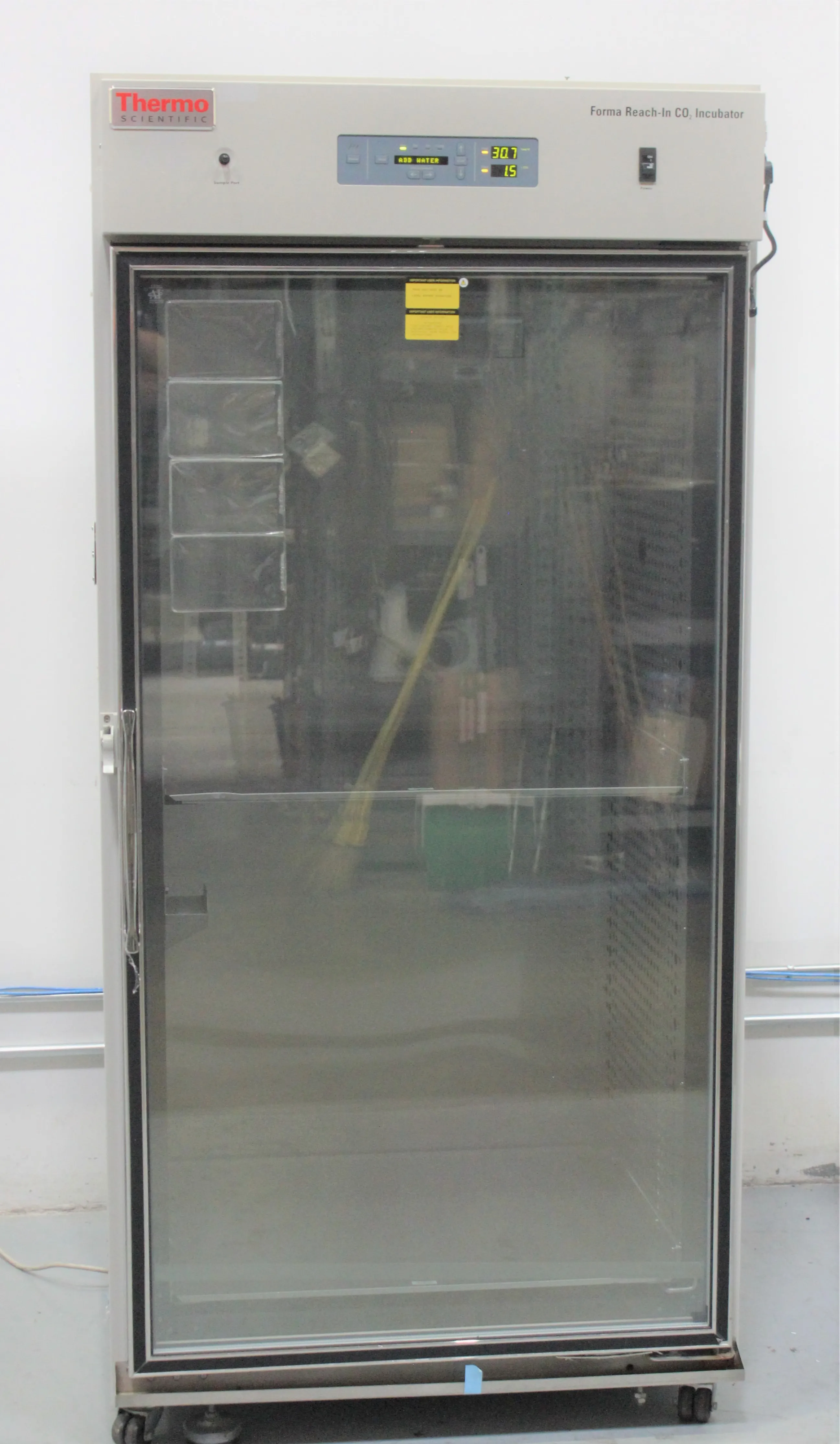 Thermo Scientific Large-Capacity CO2 Incubator 821L 29 cu. ft. Polished Stainless Steel Interior