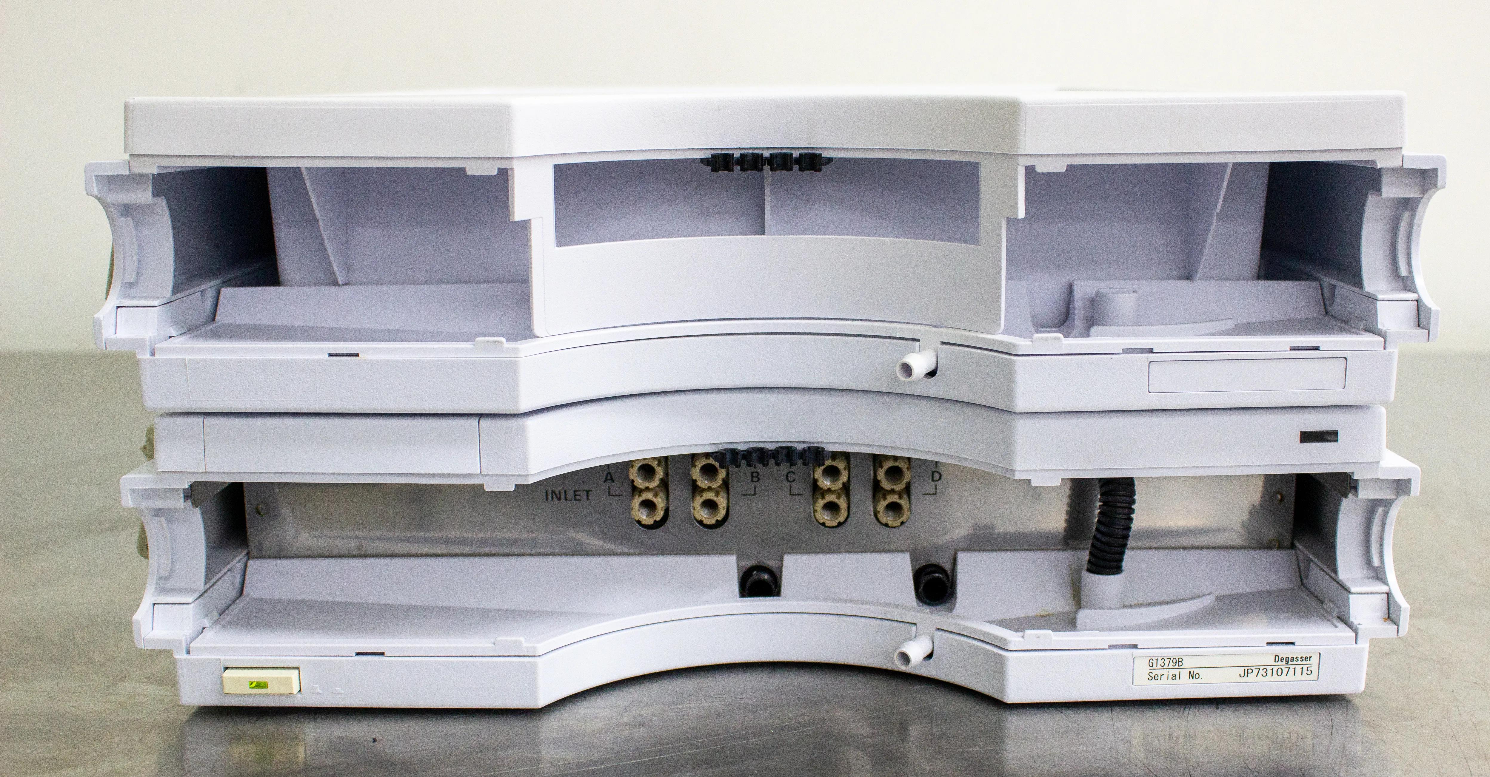 Agilent G1379B HPLC Degasser with Solvent Tray