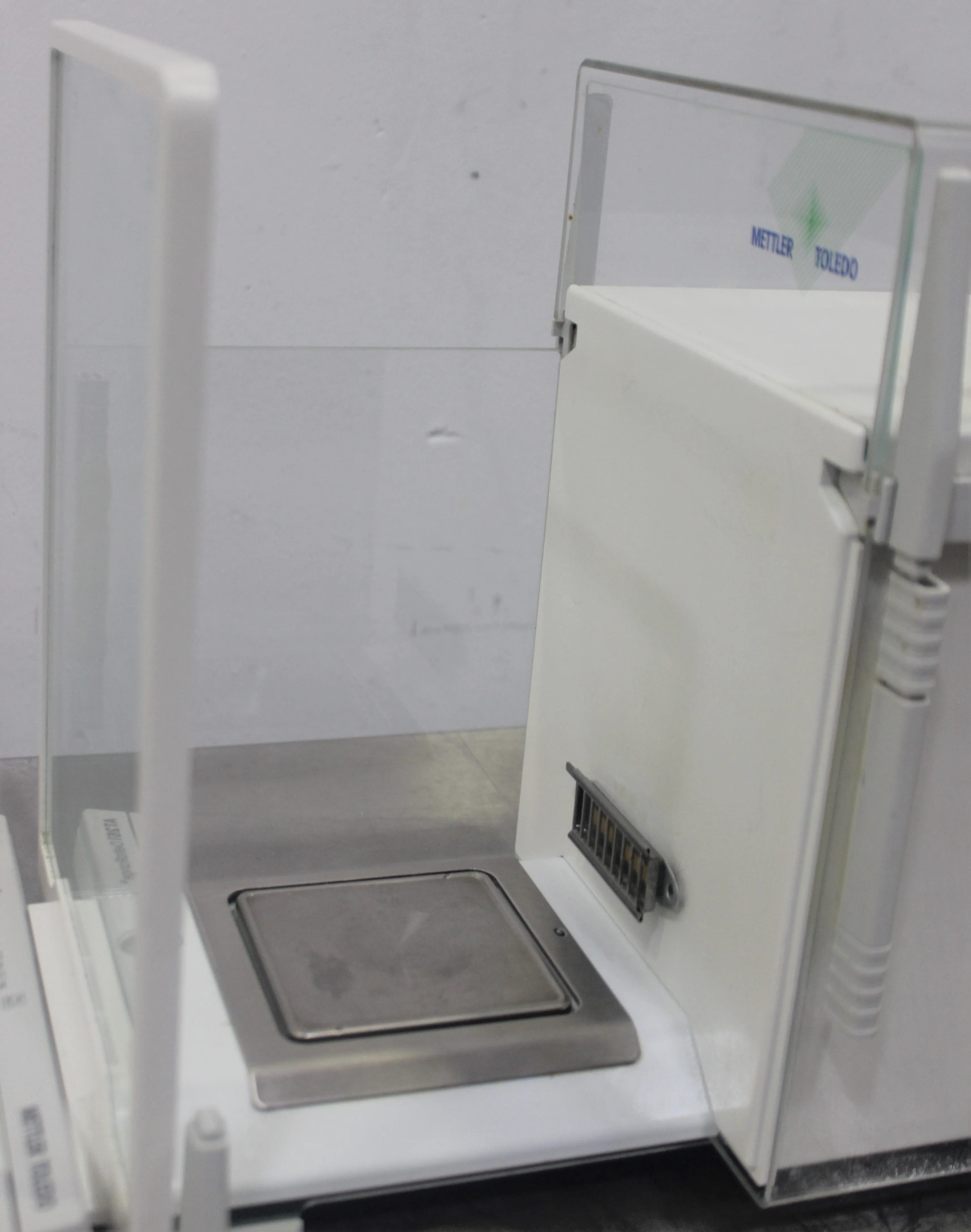 Mettler Toledo AT261 Analytical Balance