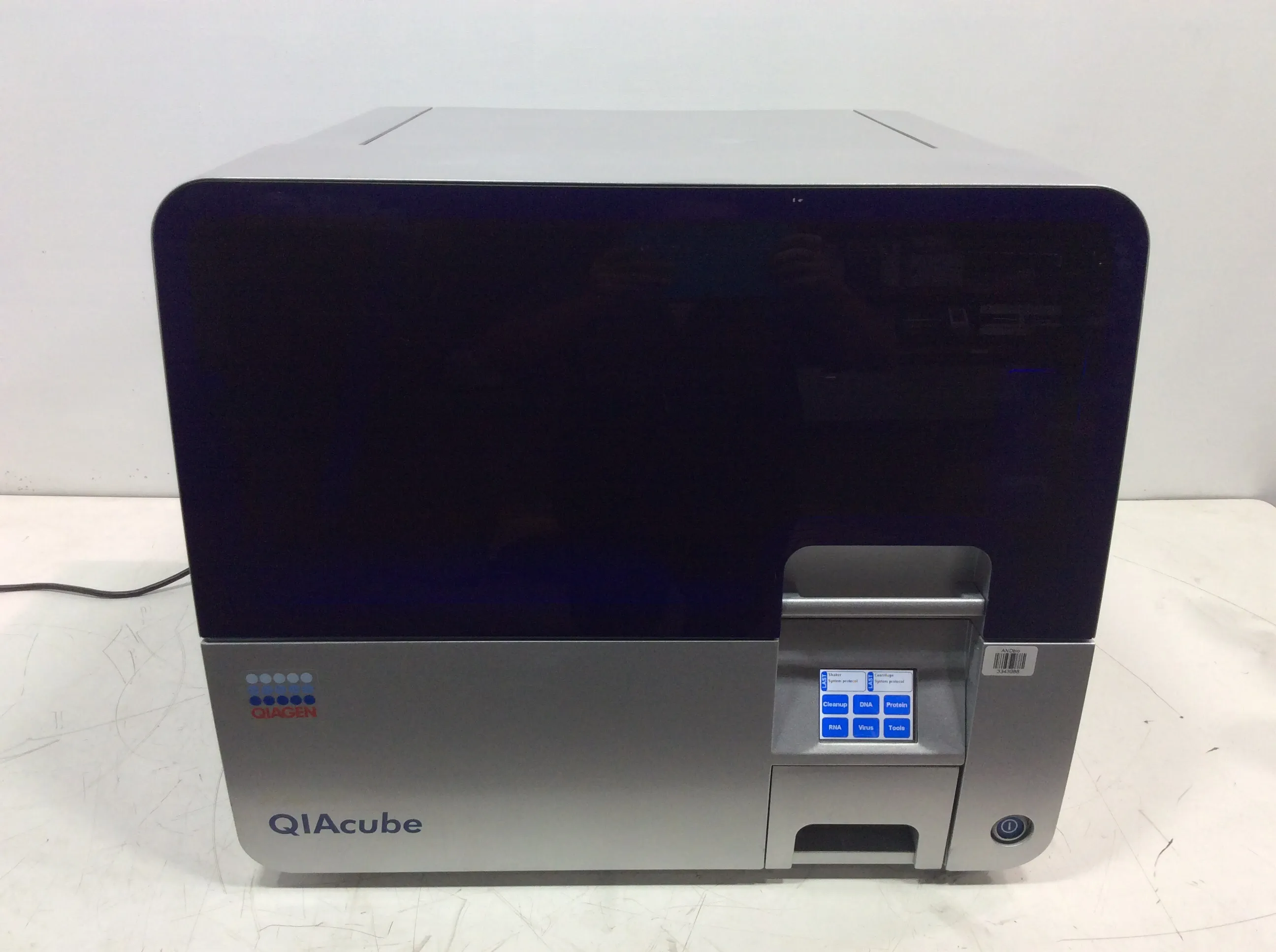 Qiagen QIAcube Robotic Workstation Automatic DNA RNA Protein Purification