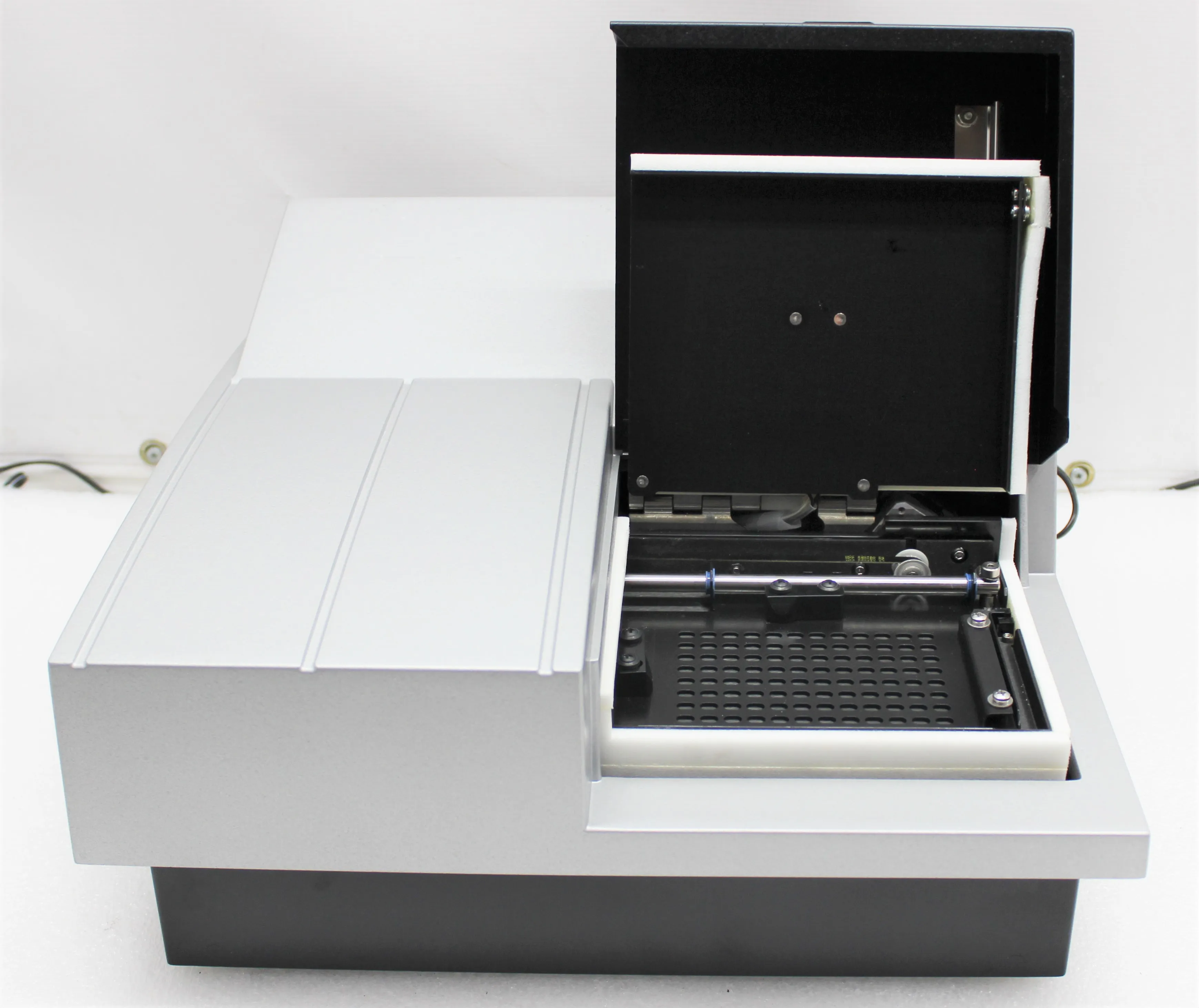 BioTek ELx808 UV-Vis Plate Reader with 96-well Plate Configurations