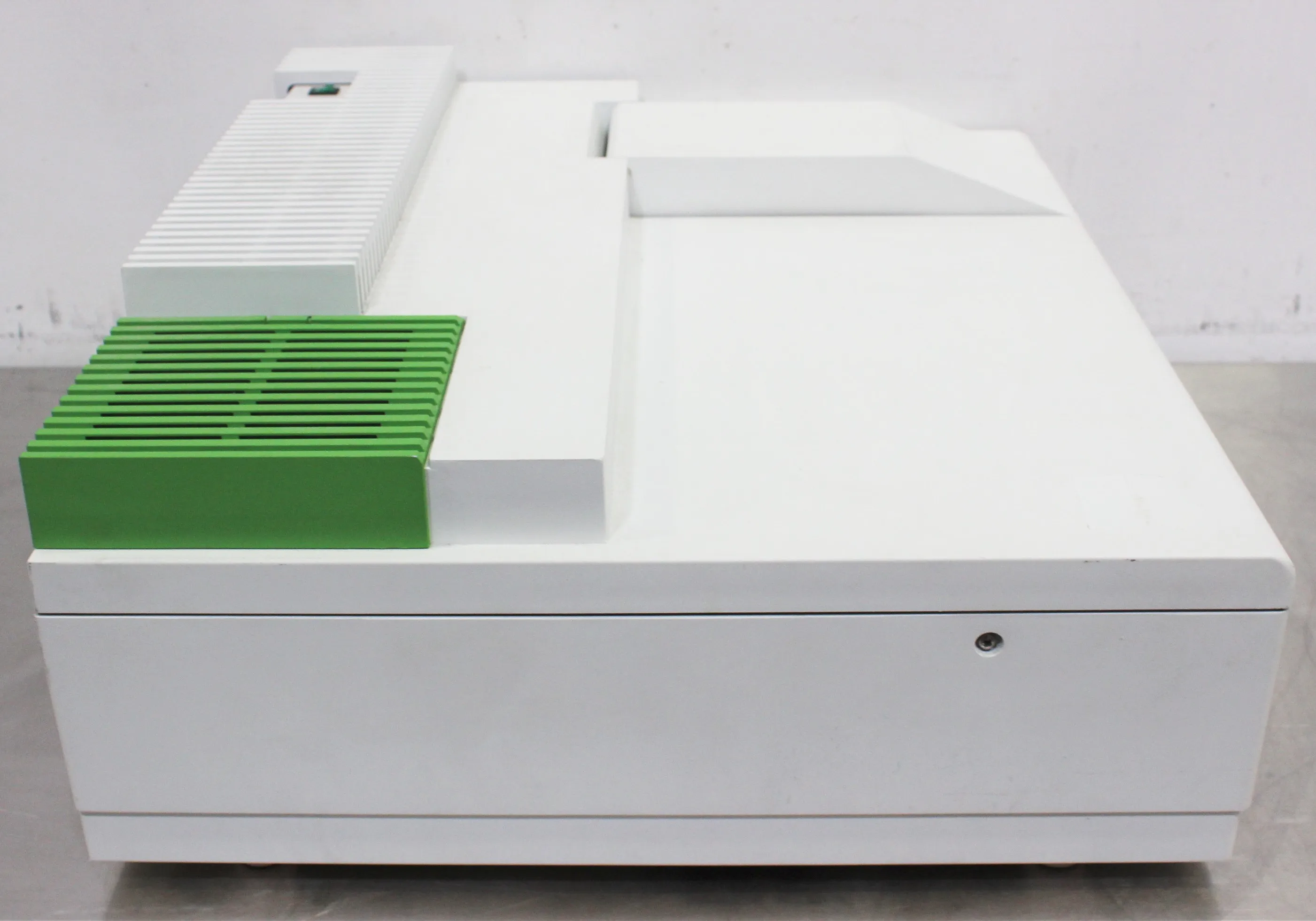 Perkin Elmer Lambda 35 UV-Visible Spectrophotometer