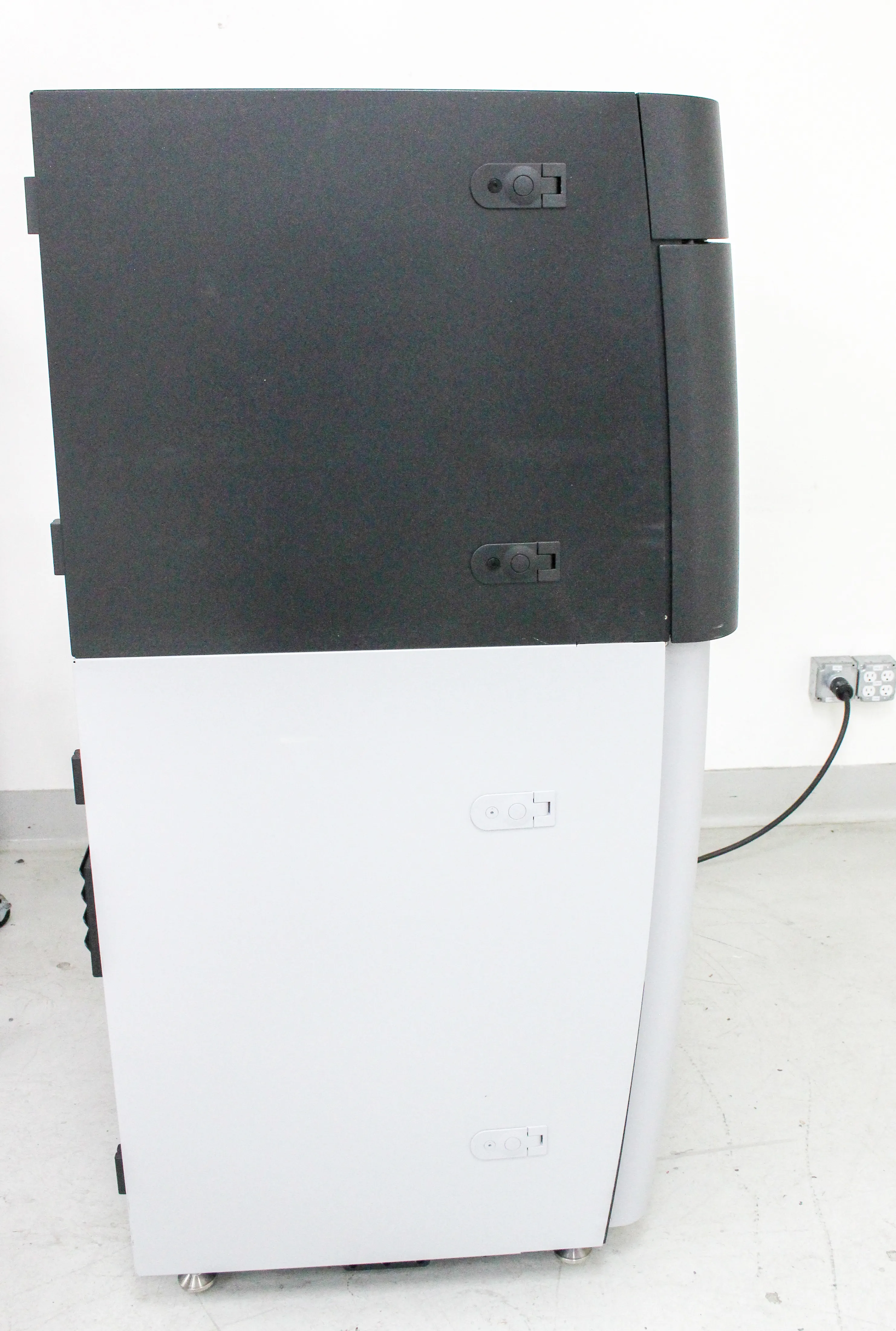 PacBio Sequel II Genome Sequencing System 101-447-000 - DNA Sequencer by Pacific Biosciences (PacBio)