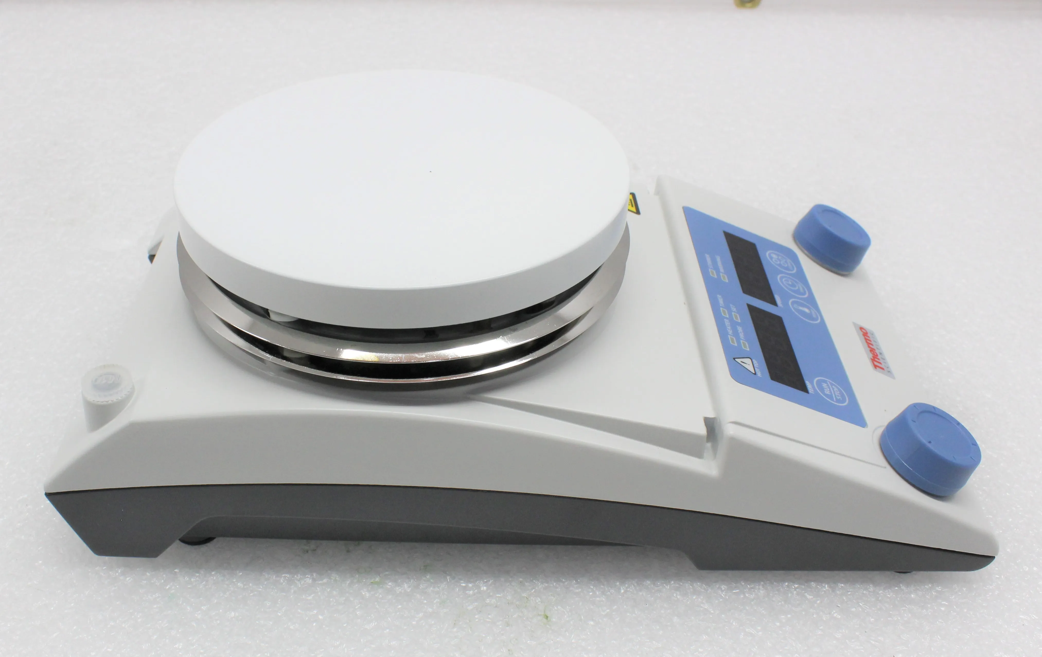 Thermo Fisher Scientific Low-Profile Digital Display Hotplate Stirrer ADVD Hotplate Stirrer H4KT05021