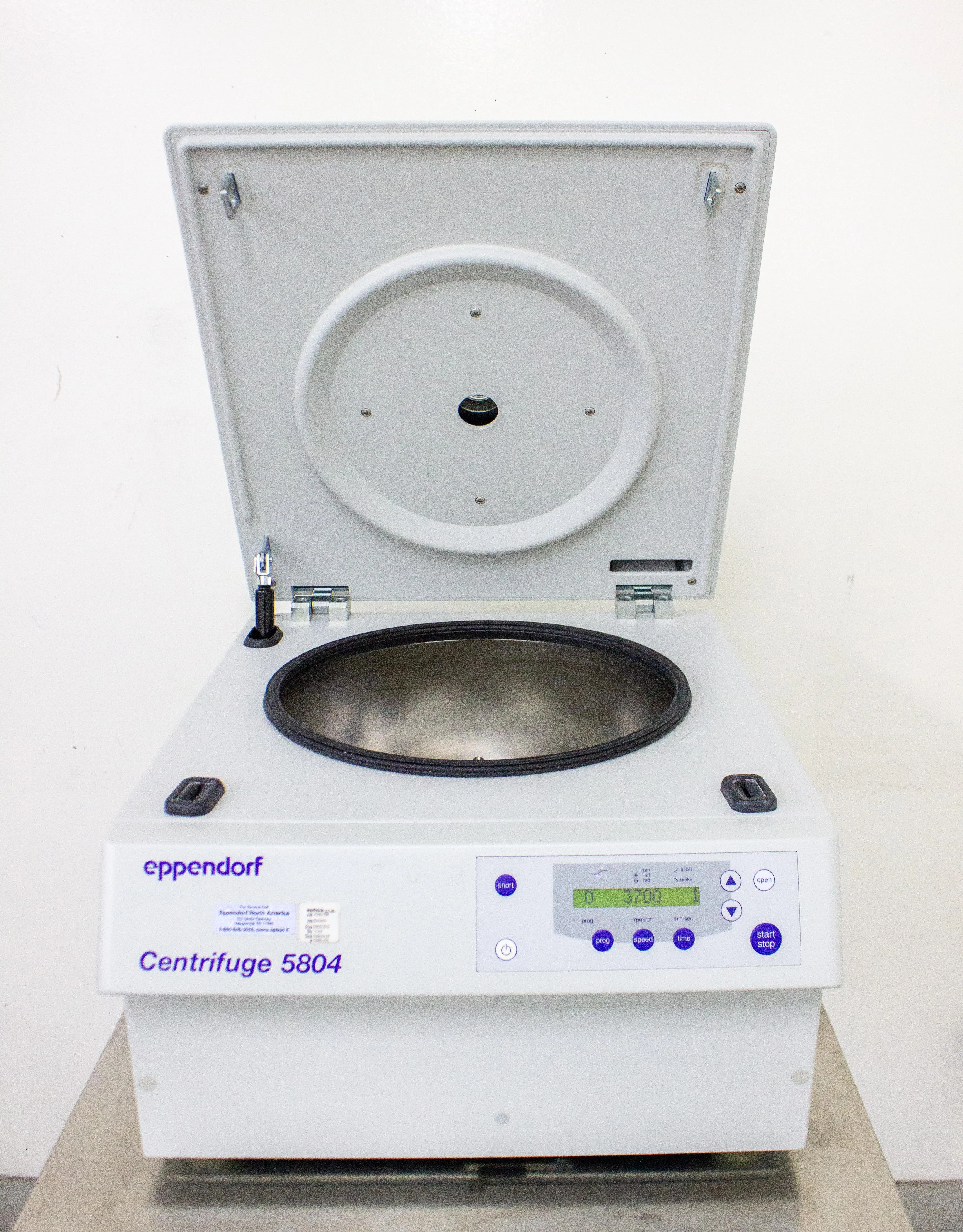 Eppendorf 5804 Benchtop Centrifuge with 30-Day Warranty and High-Speed Capabilities