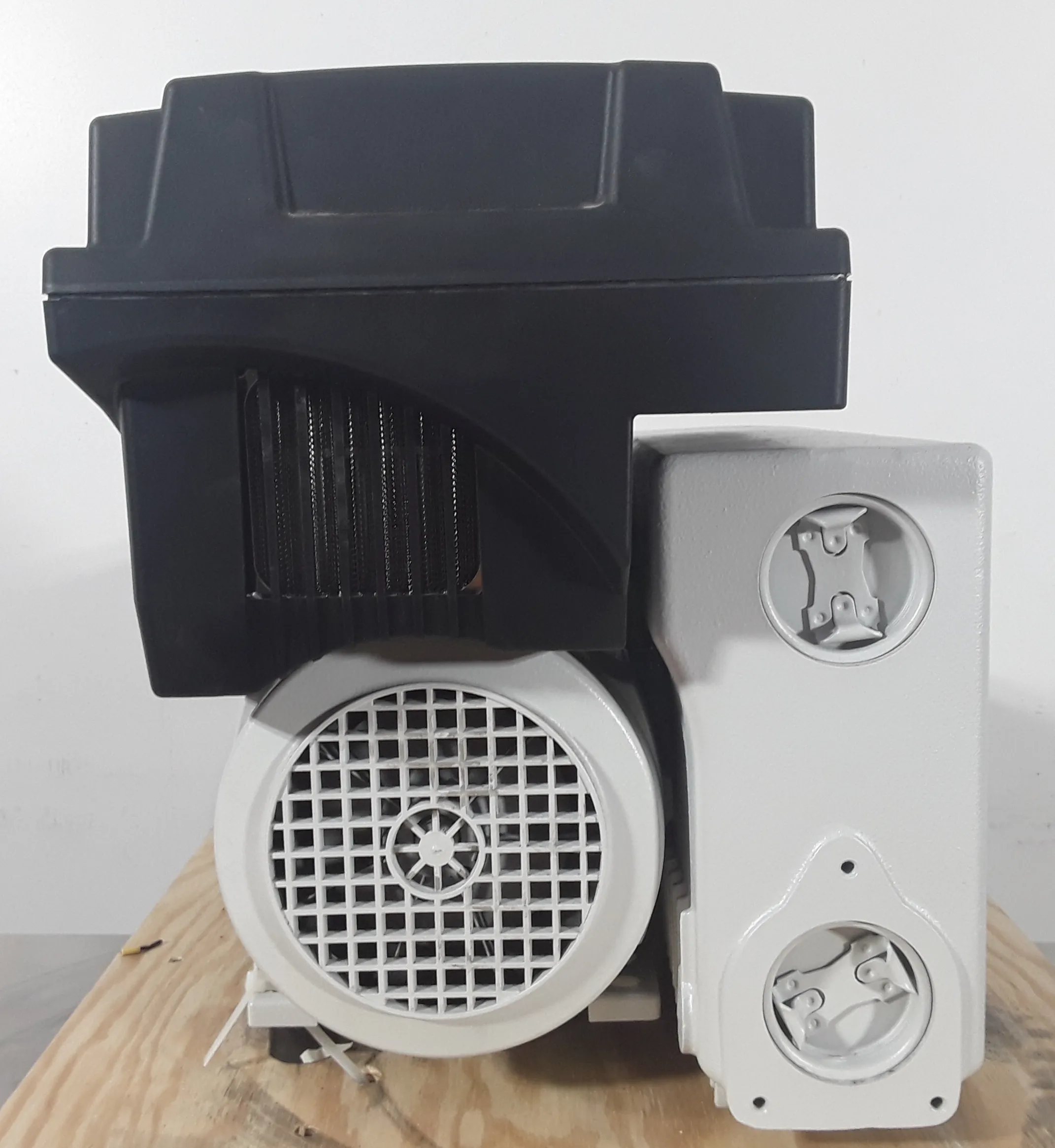 Used Leybold Sogevac SV65 BI FC Vacuum Pump 240V