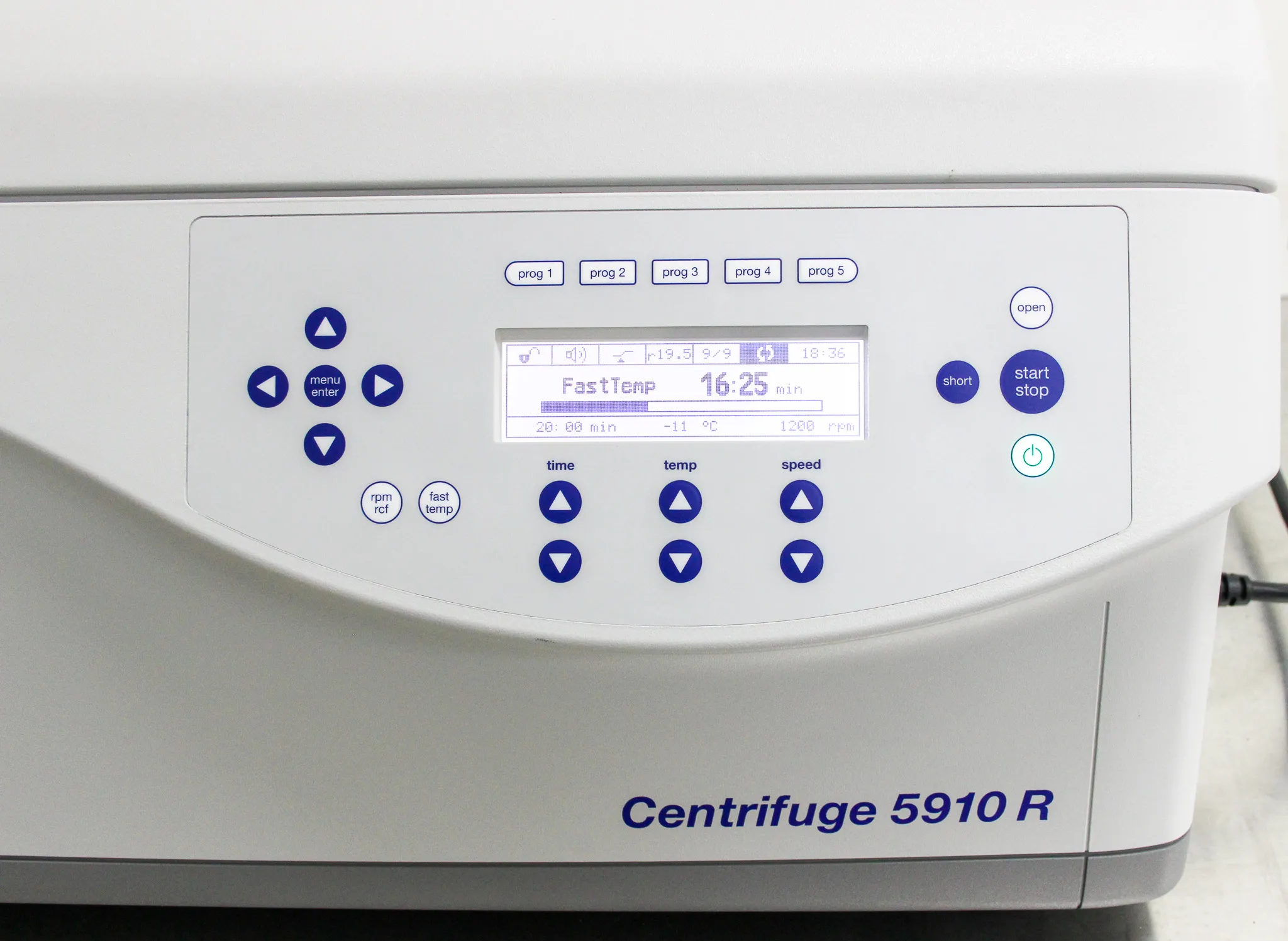 Eppendorf 5910 R Refrigerated Benchtop Centrifuge with S-4x750 Rotor