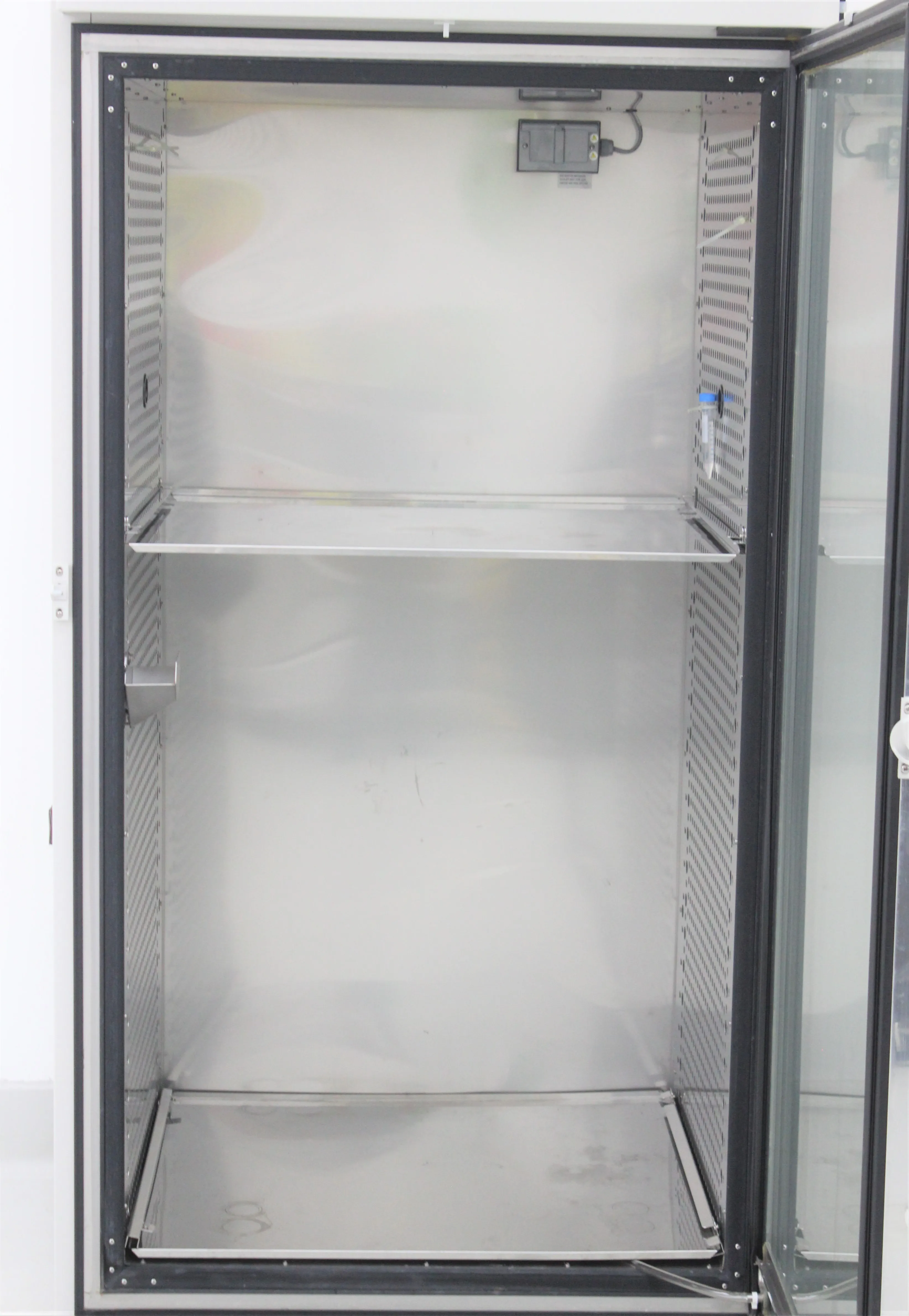 Thermo Scientific Large-Capacity Reach-In CO2 Incubator Model 3950