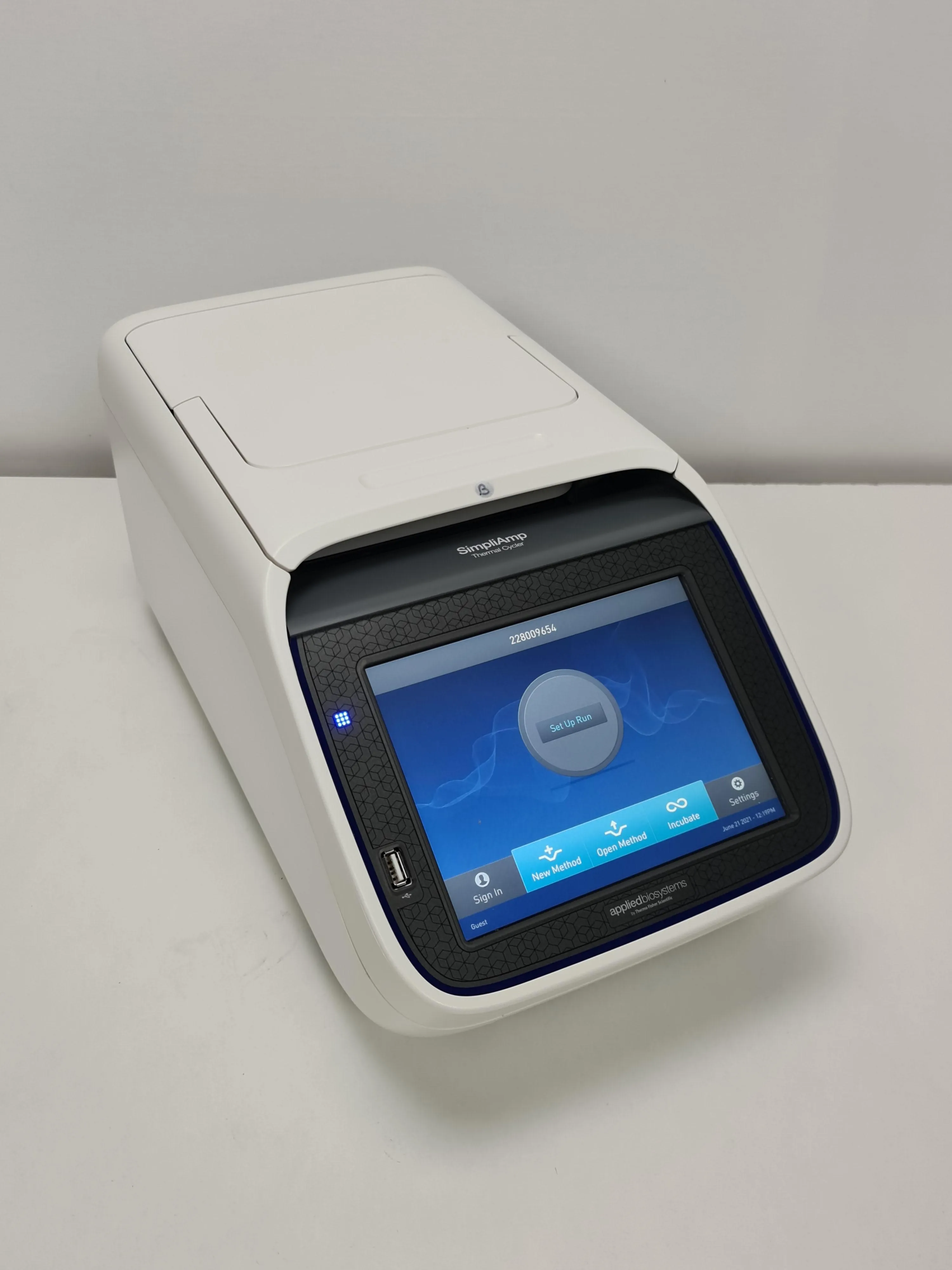 Applied Biosystems SimpliAmp Thermal Cycler A24812 PCR