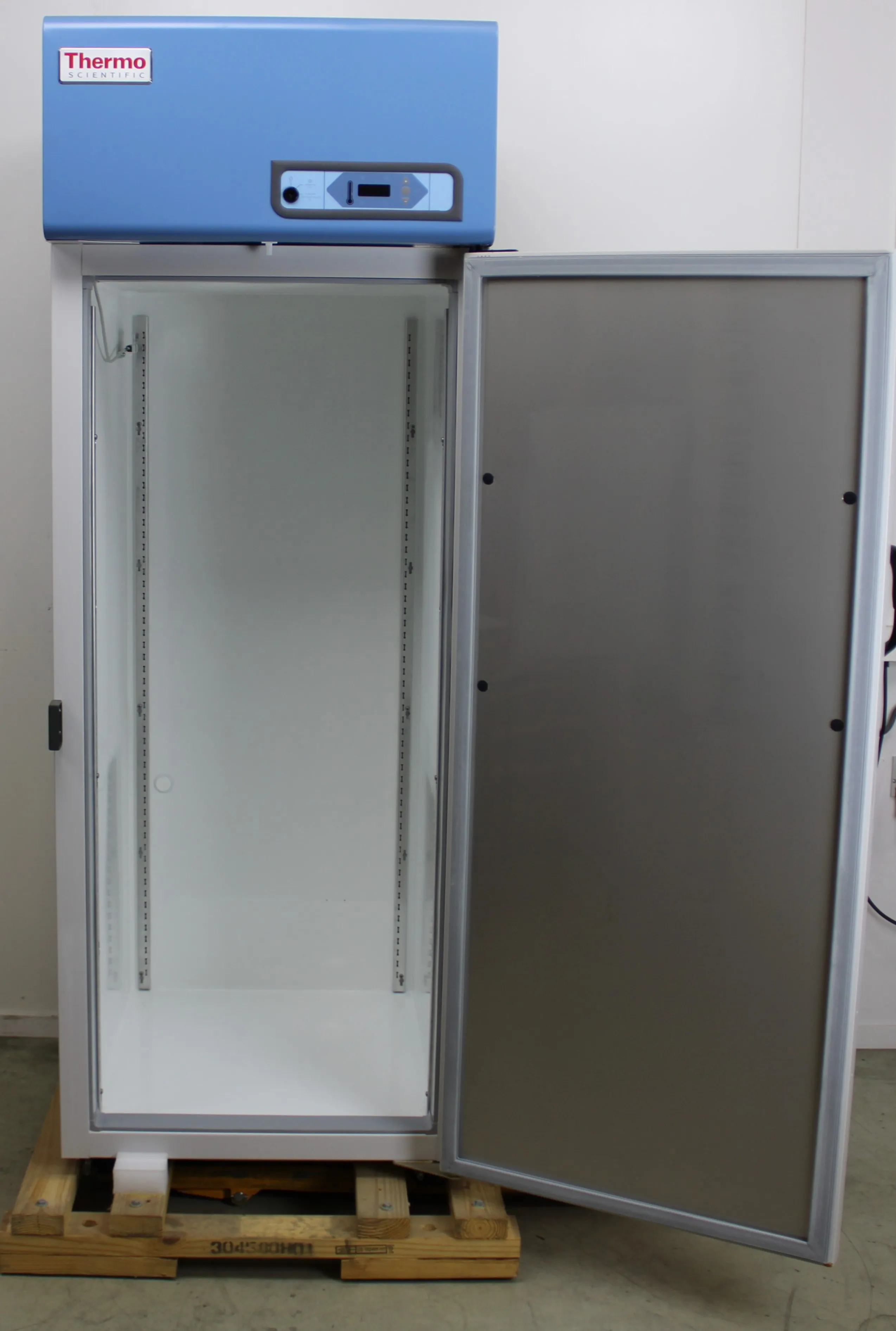 Thermo Fisher Scientific Revco UGL2320V 4 shelfs Freezer - Ultra Low Freezer - 659L - 230V