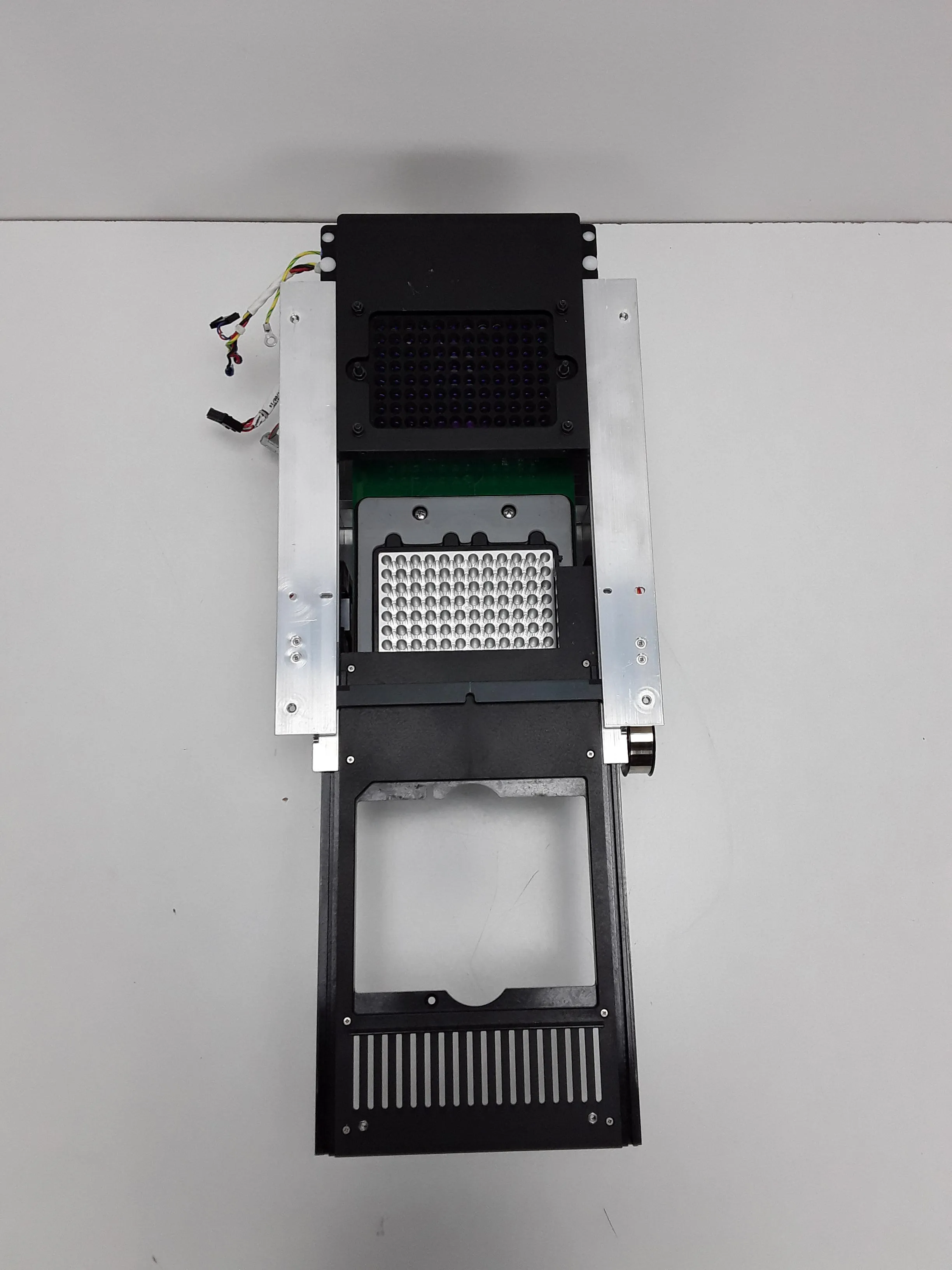 Applied Biosystems 4357903 FAST 7500 ASSY Sample Block Molecular Biology Accessory