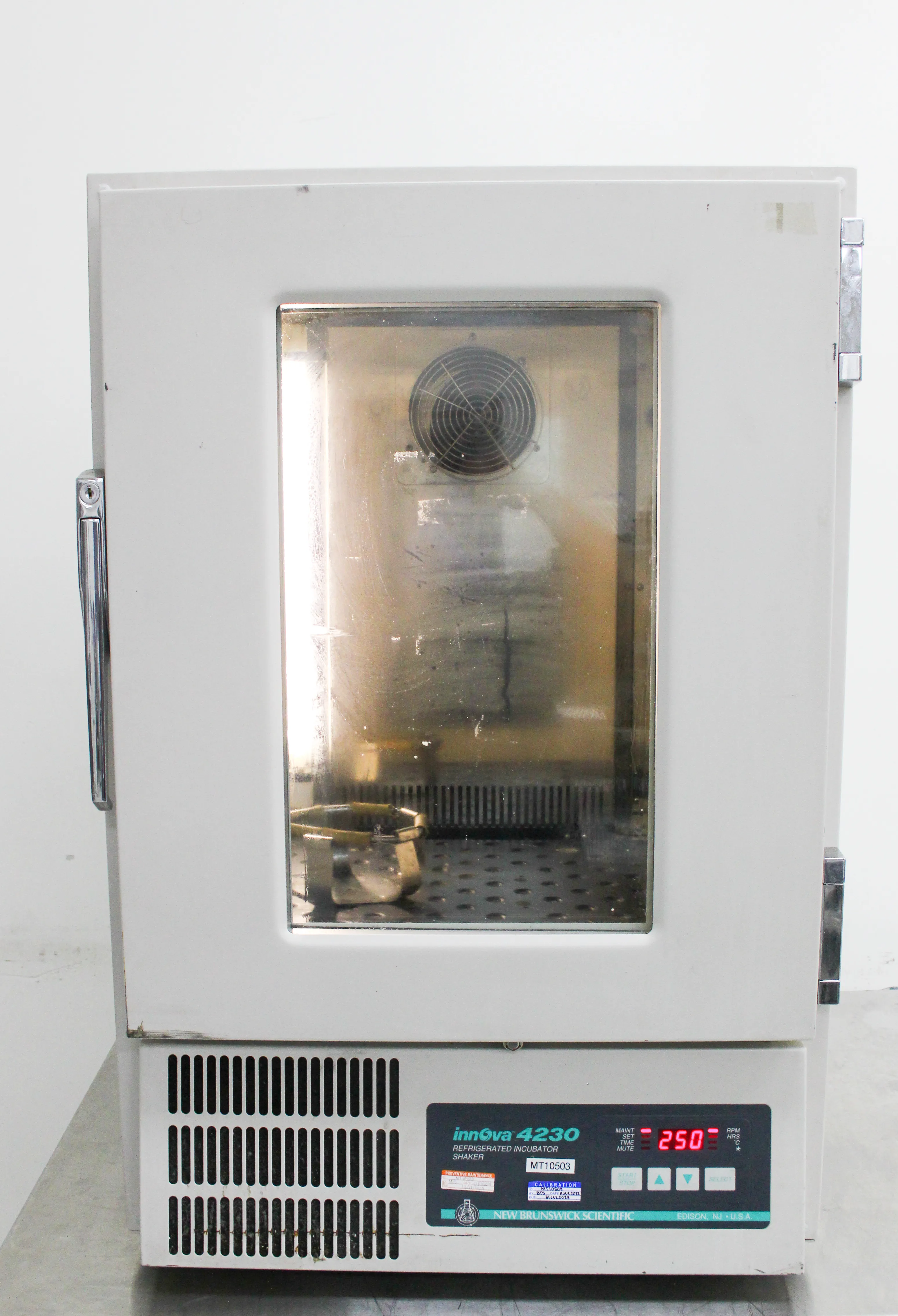 New Brunswick Innova 4230 Refrigerated Incubator Shaker M1233-0010