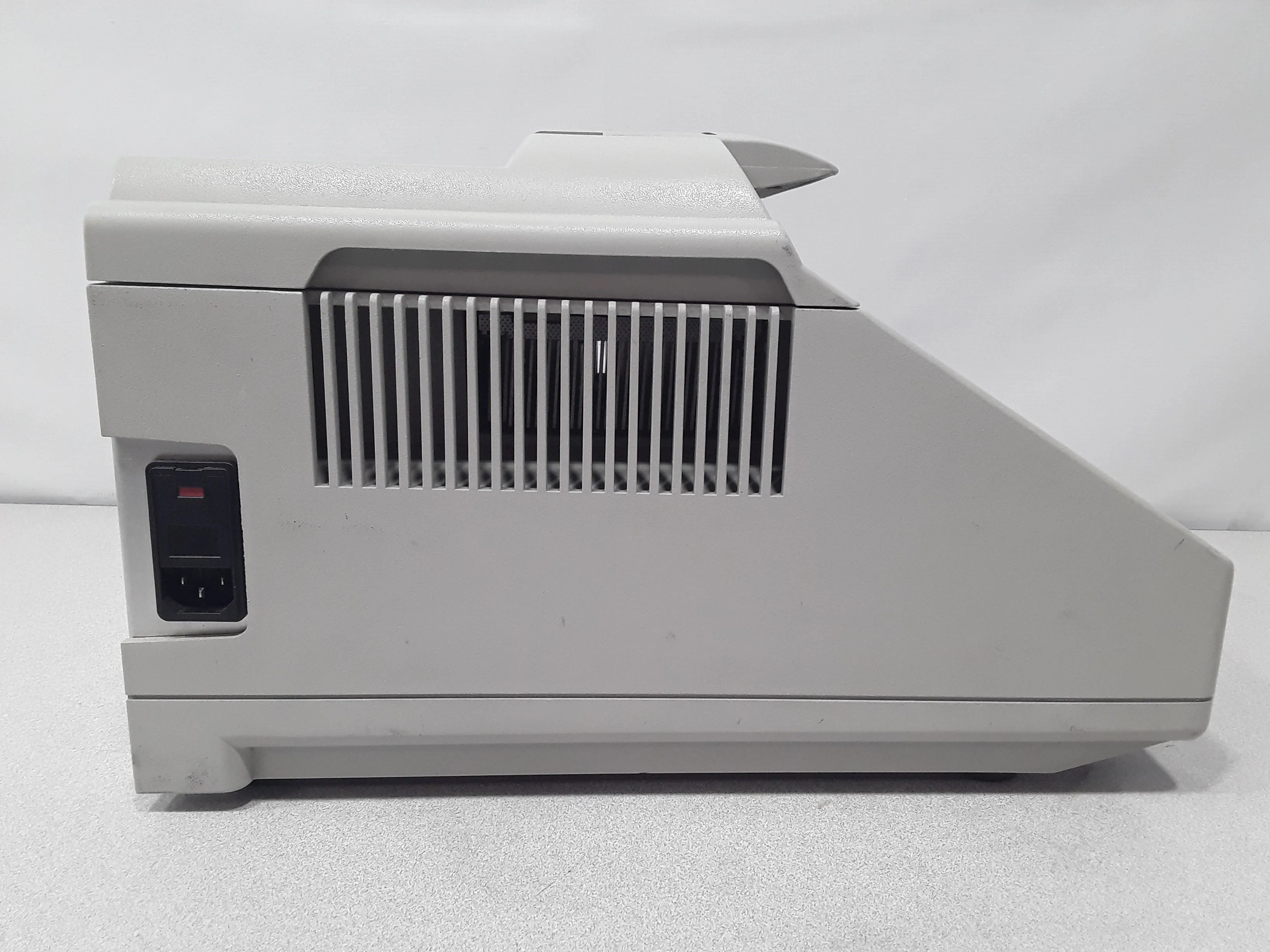 Applied Biosystems GeneAmp PCR System 9700 96-Well PCR Thermal Cycler