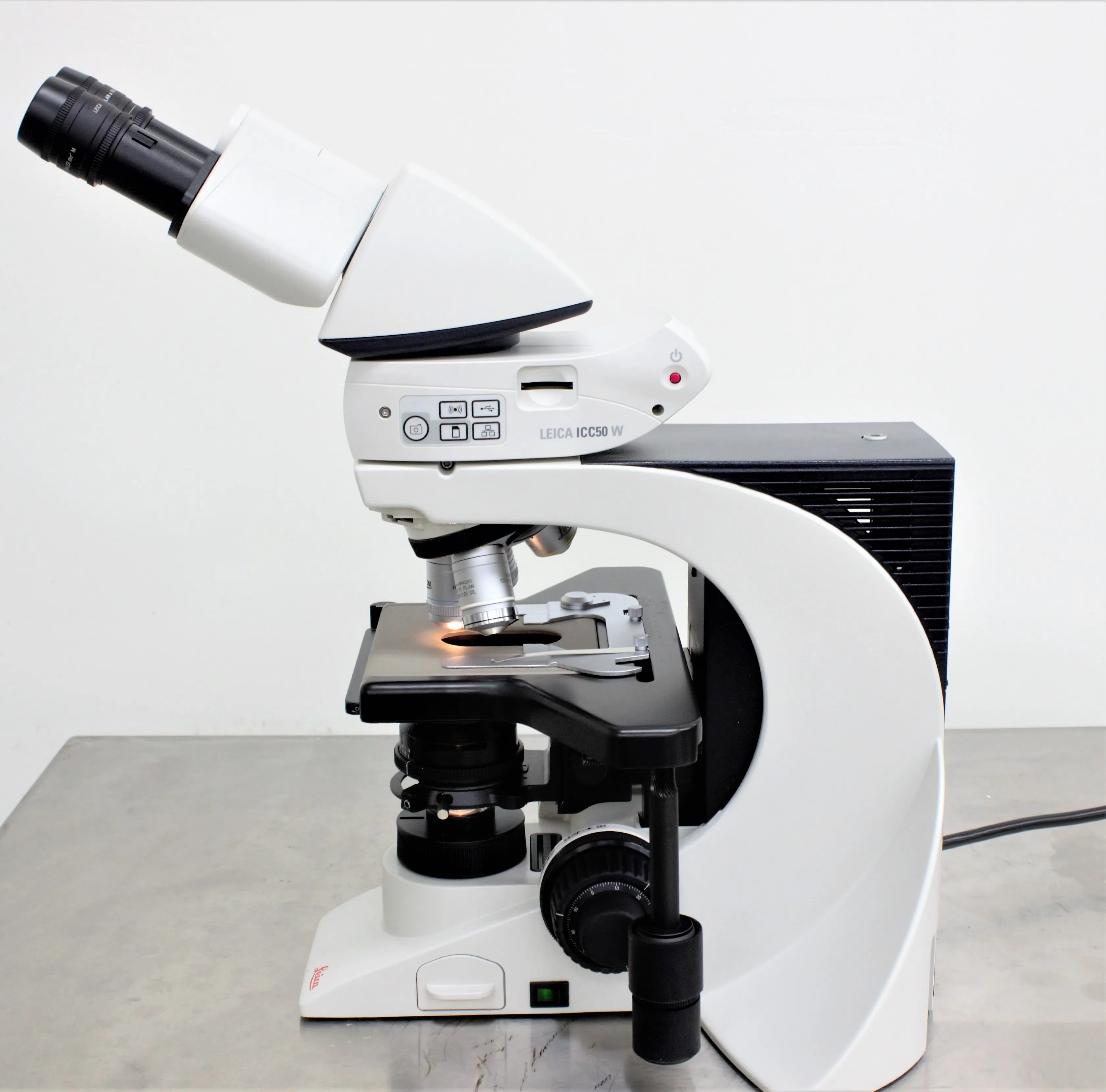 LEICA DM2000 Microscope with ICC50W Camera