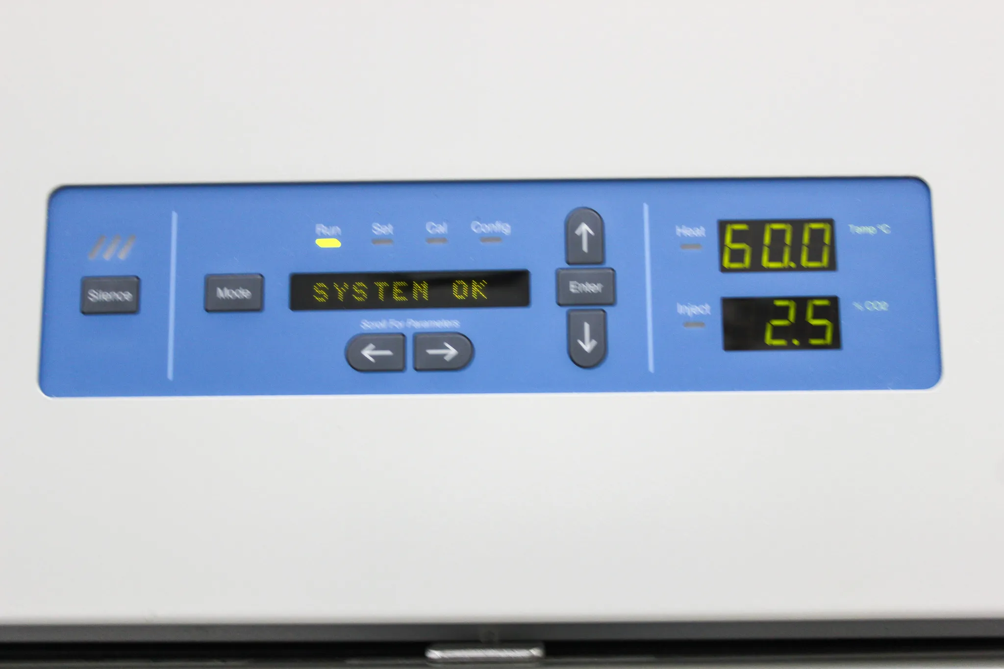 Thermo Scientific 3950 CO2 Incubator Large-Capacity Reach-In 821 L - Used