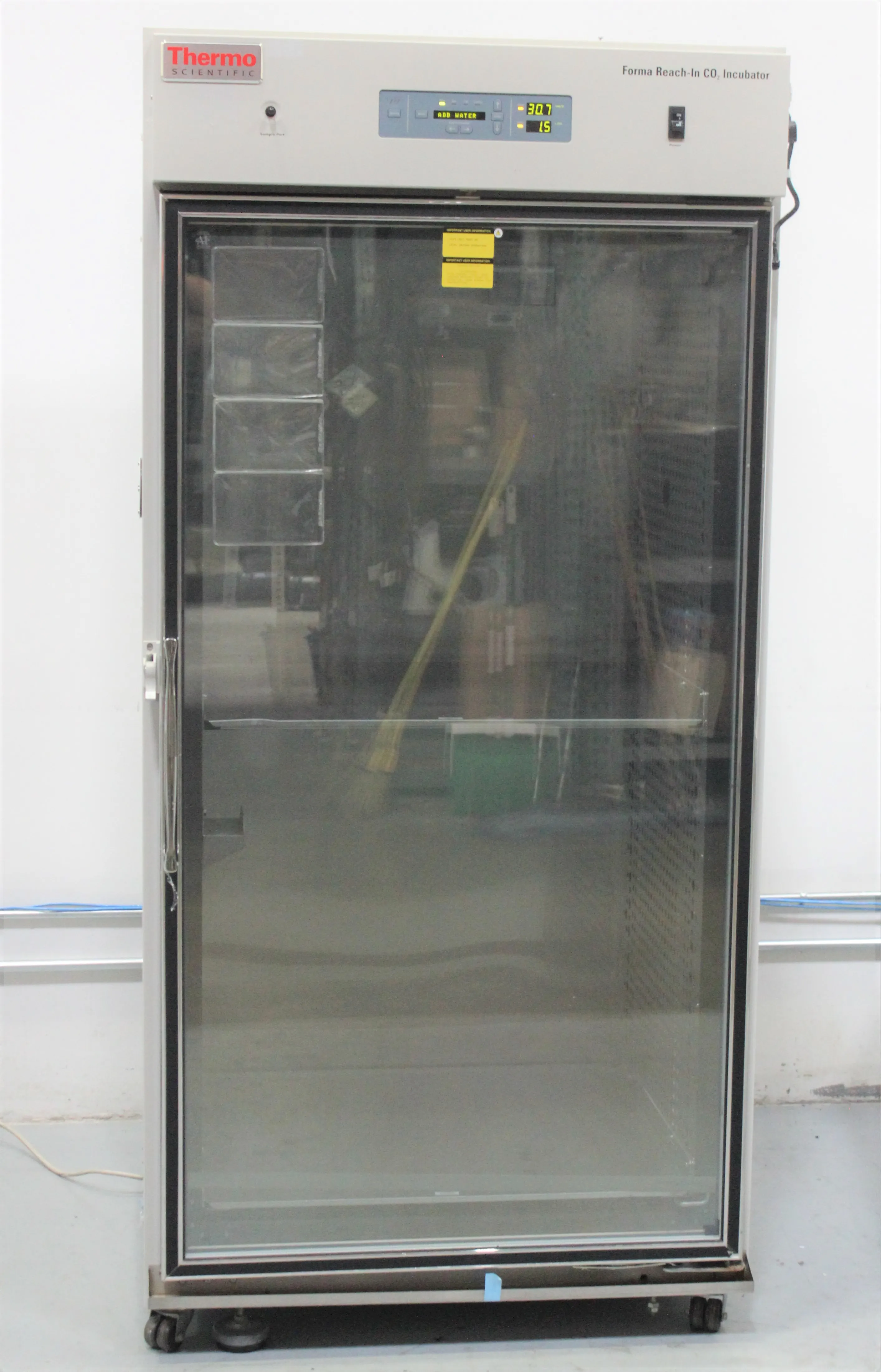 Thermo Scientific Large-Capacity CO2 Incubator 821L 29 cu. ft. Polished Stainless Steel Interior