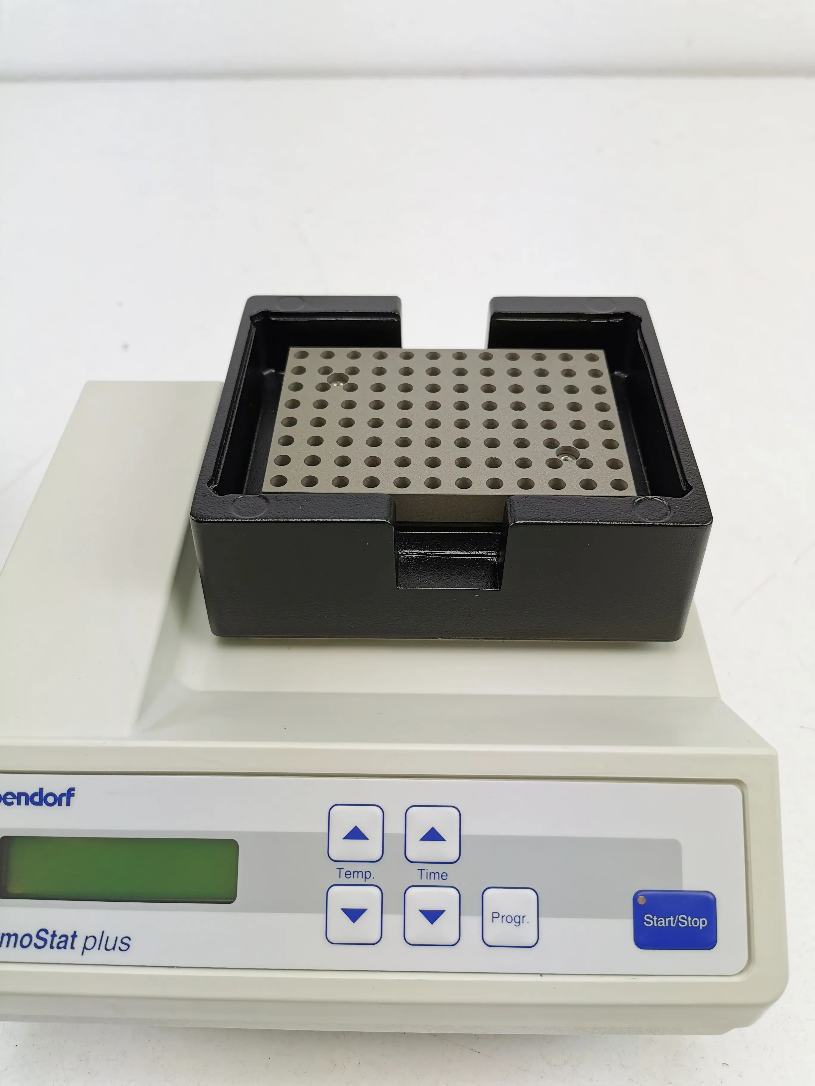 Eppendorf ThermoStat Plus Benchtop Hot Plate Laboratory Equipment