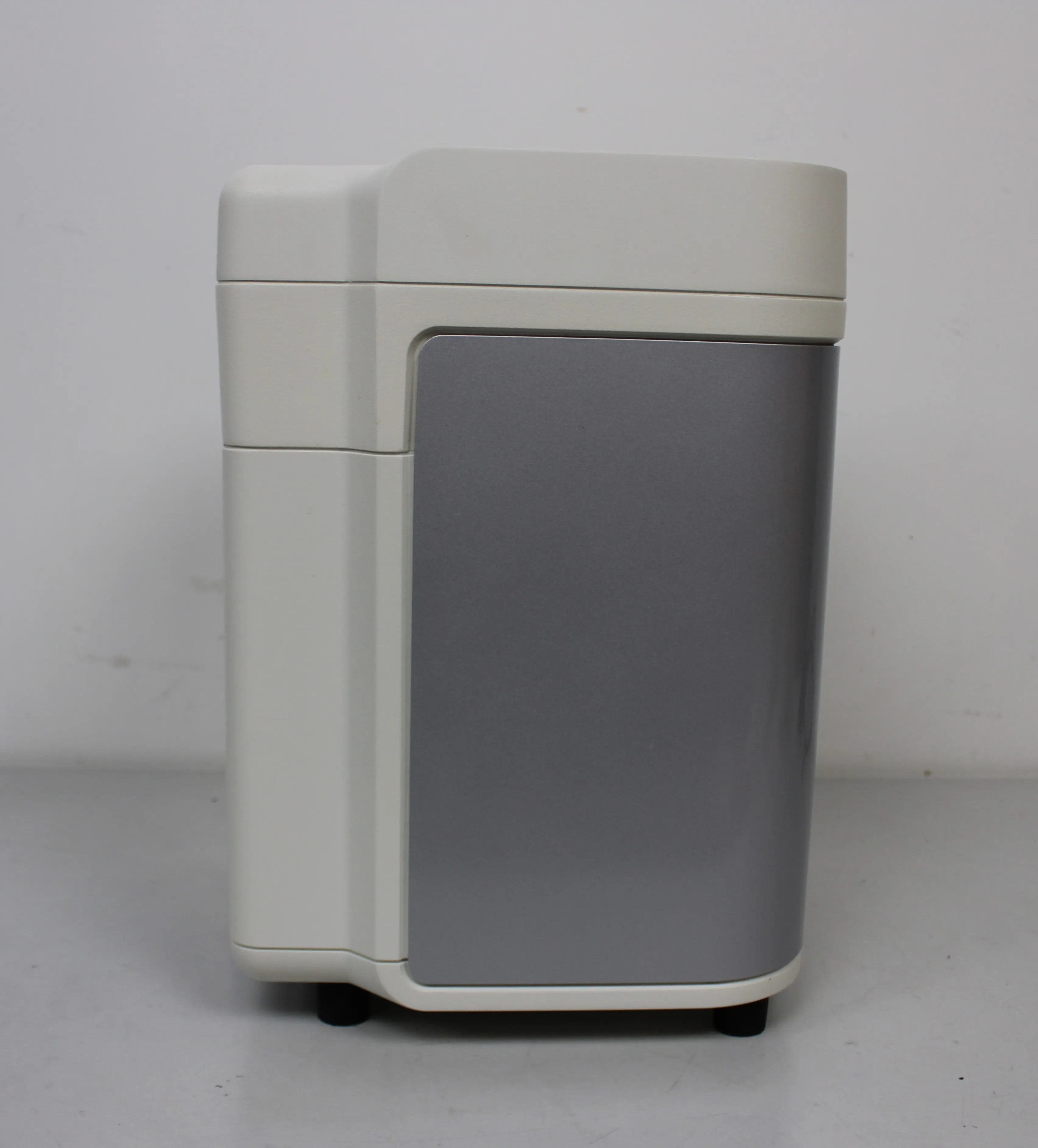 Used Invitrogen Attune Autosampler NXt Gen HPLC / FPLC / GC / CE  Unit