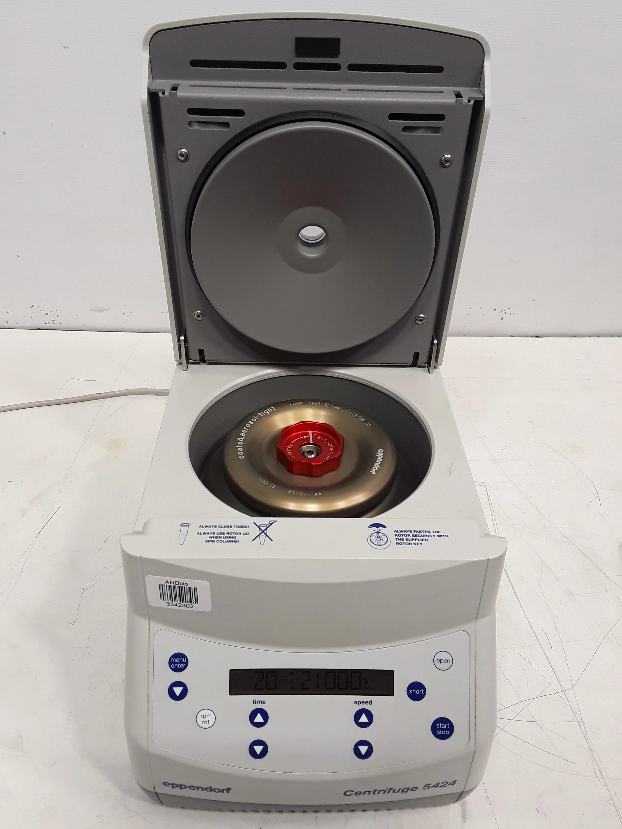 Eppendorf Centrifuge 5424 with Rotor & Lid, 15,000 RPM 24x1.5/2.0ML