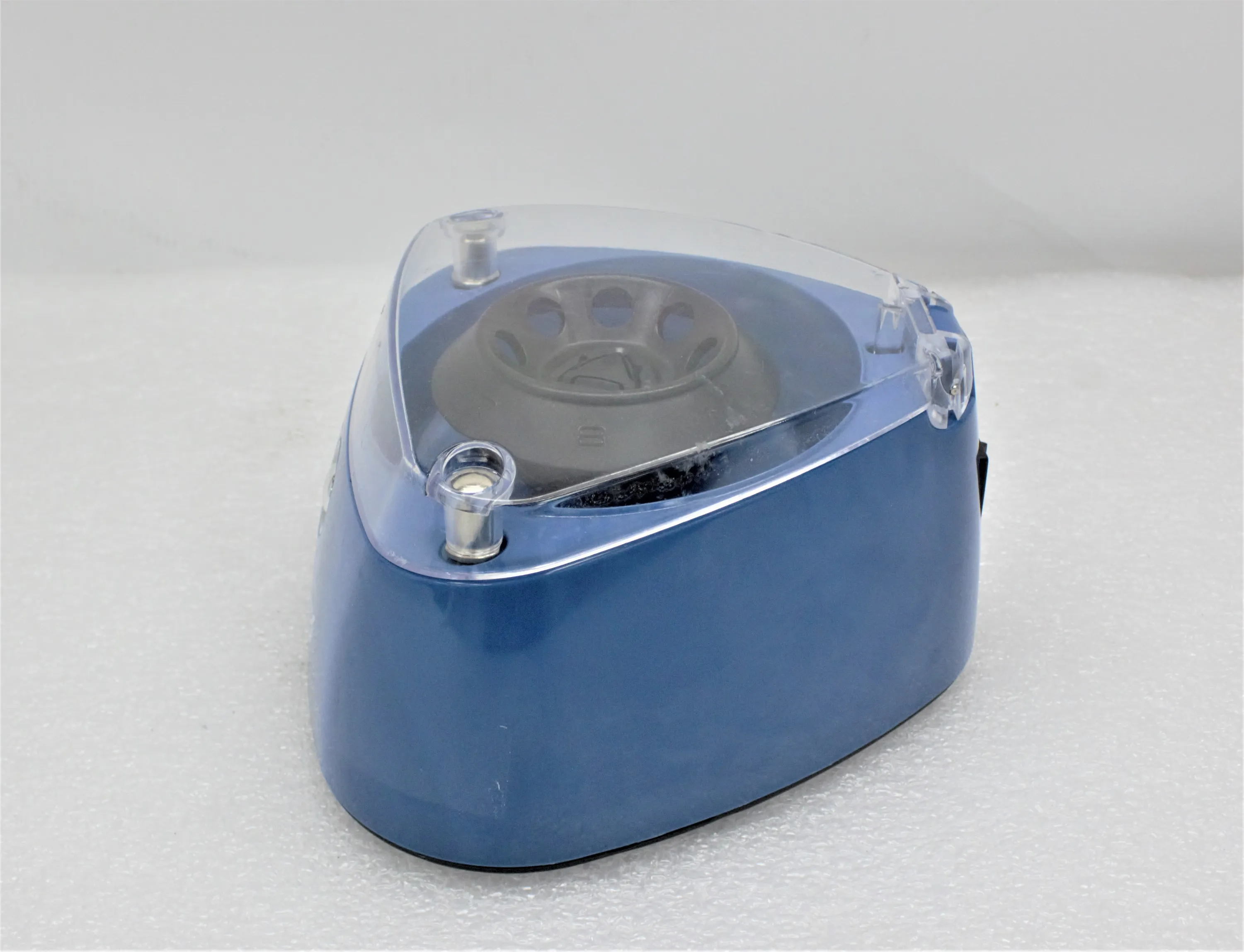 VWR Mini Centrifuge - Microcentrifuge with 6 x 1.5/2.0 ml Capacity